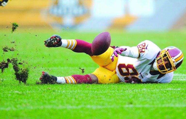 Joe Sargent/Getty Images
Santana Moss and the Redskins dropped an estimated 10 passes from Robert Griffin III in a loss to the Steelers on Sunday.