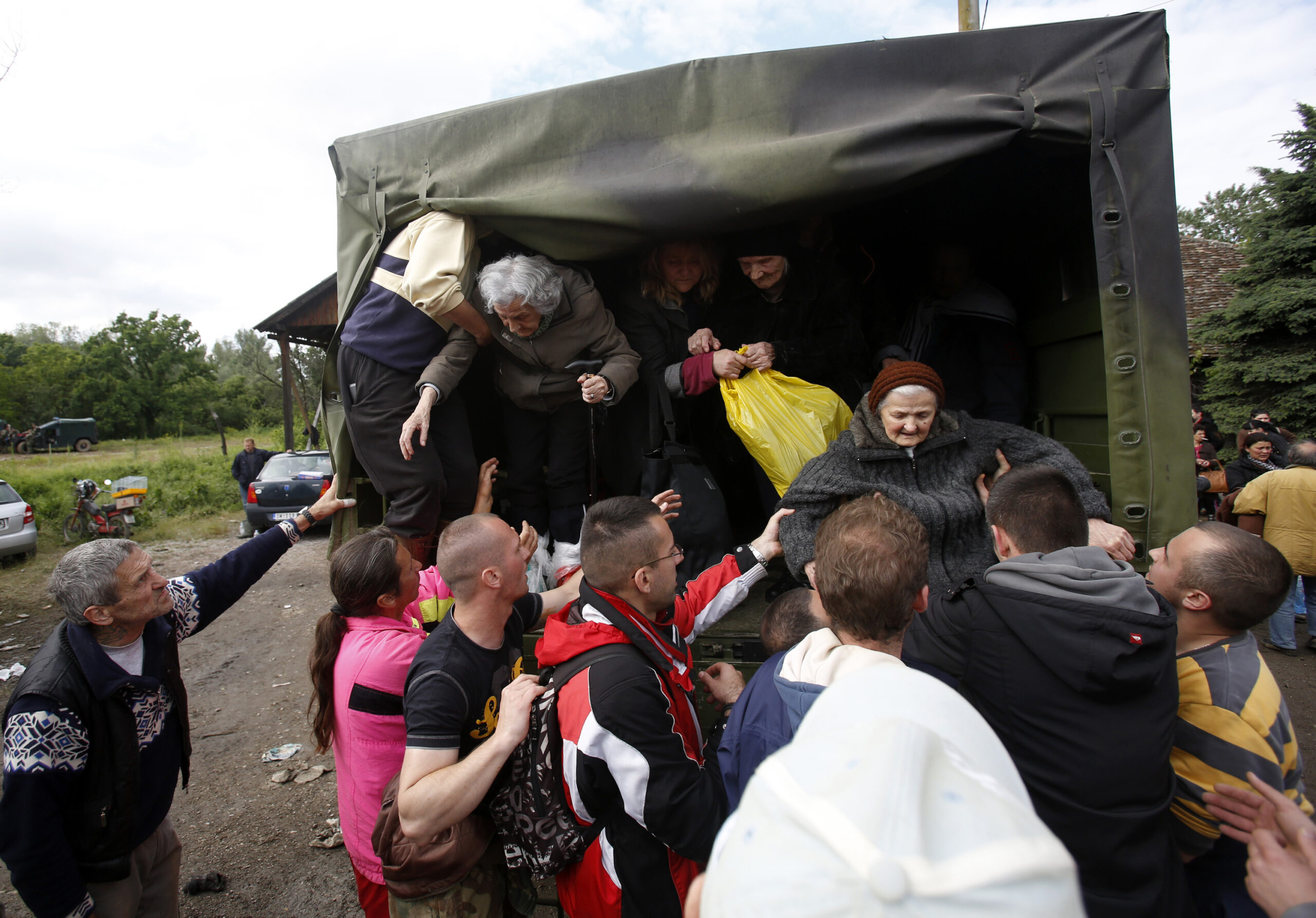 Thousands flee, 25 die in record Balkan floods