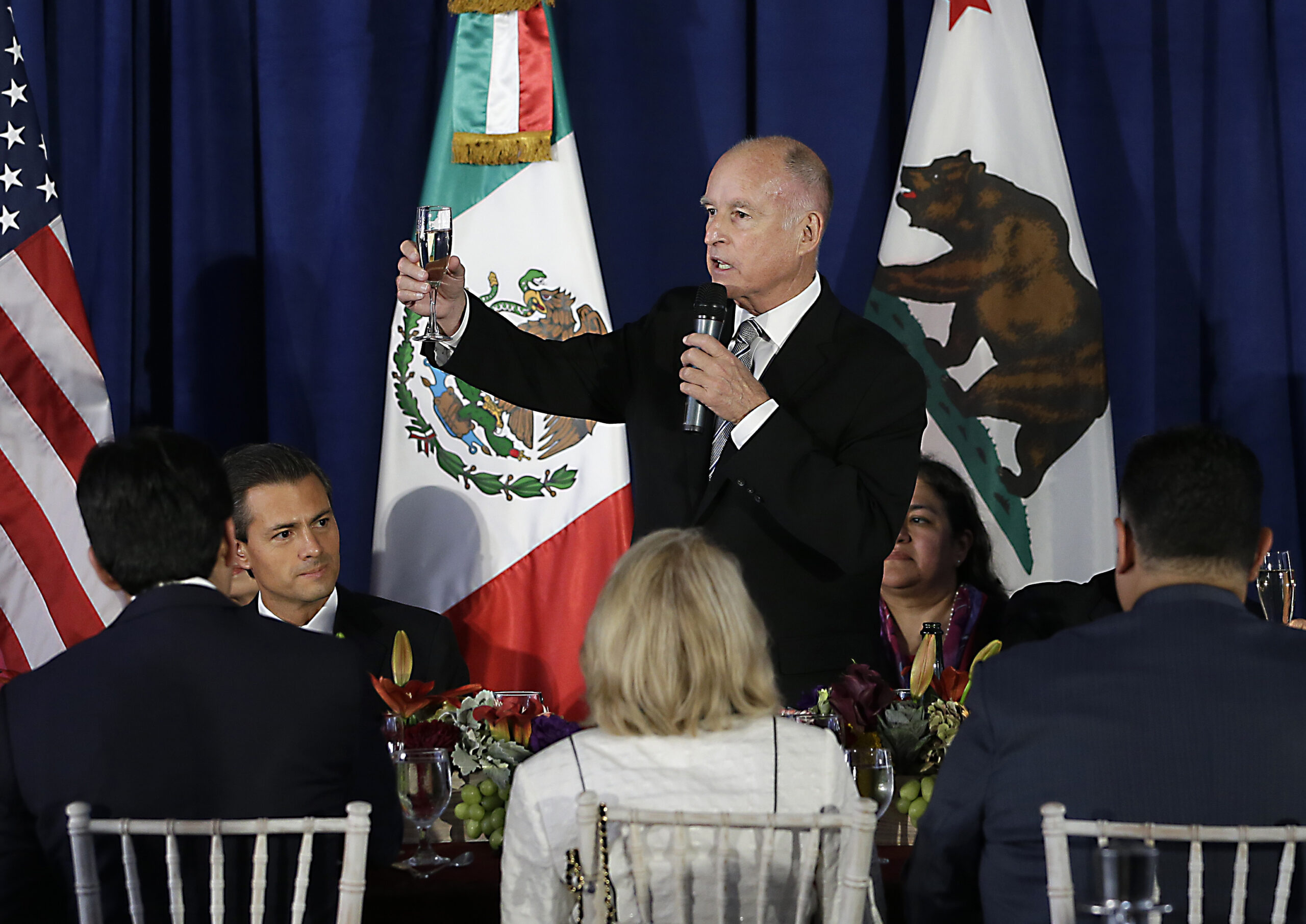 Lawmakers’ lunch shows vagueness of meetings law