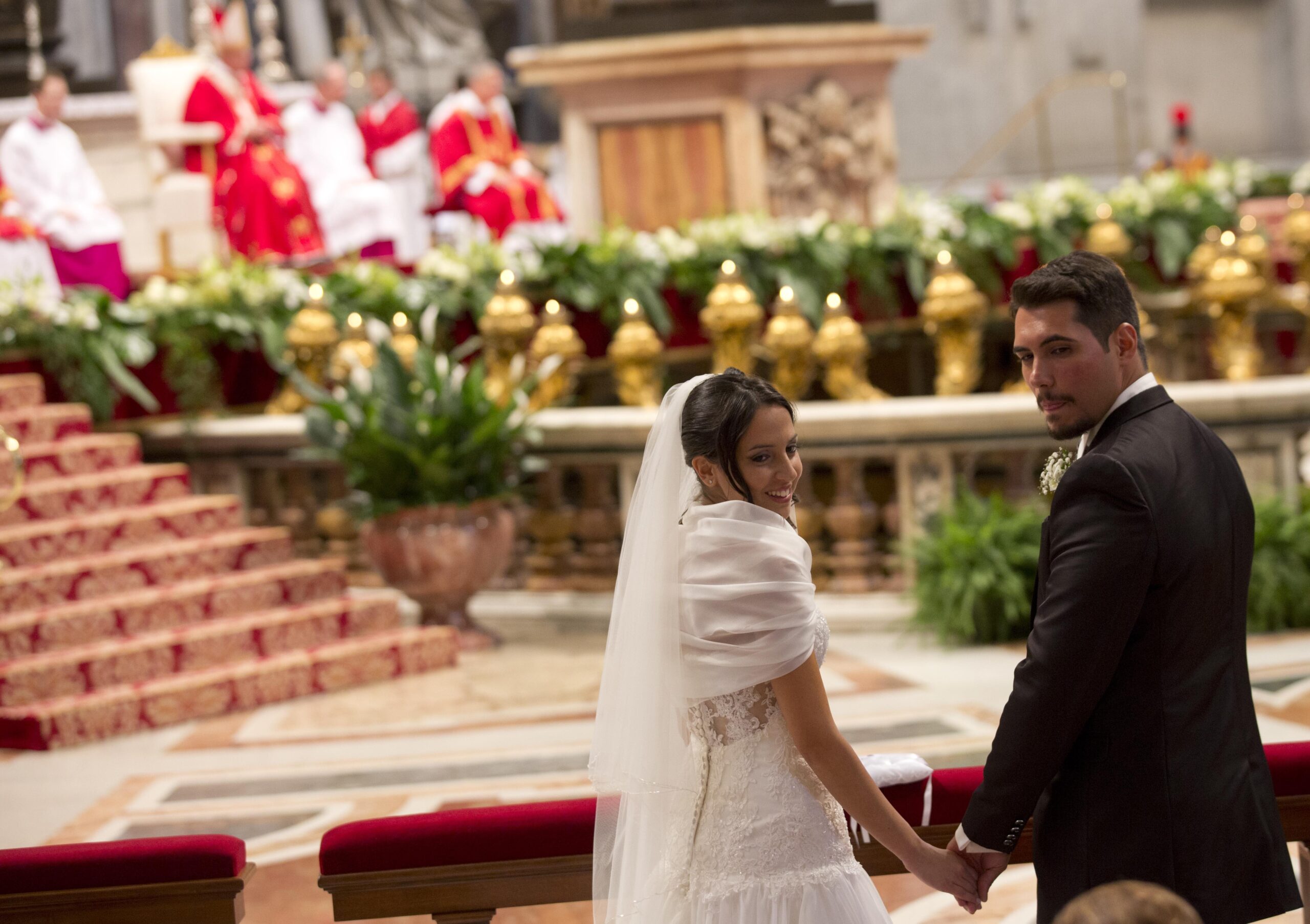 40 ‘I’do’s’ at Vatican as Pope marries 20 couples
