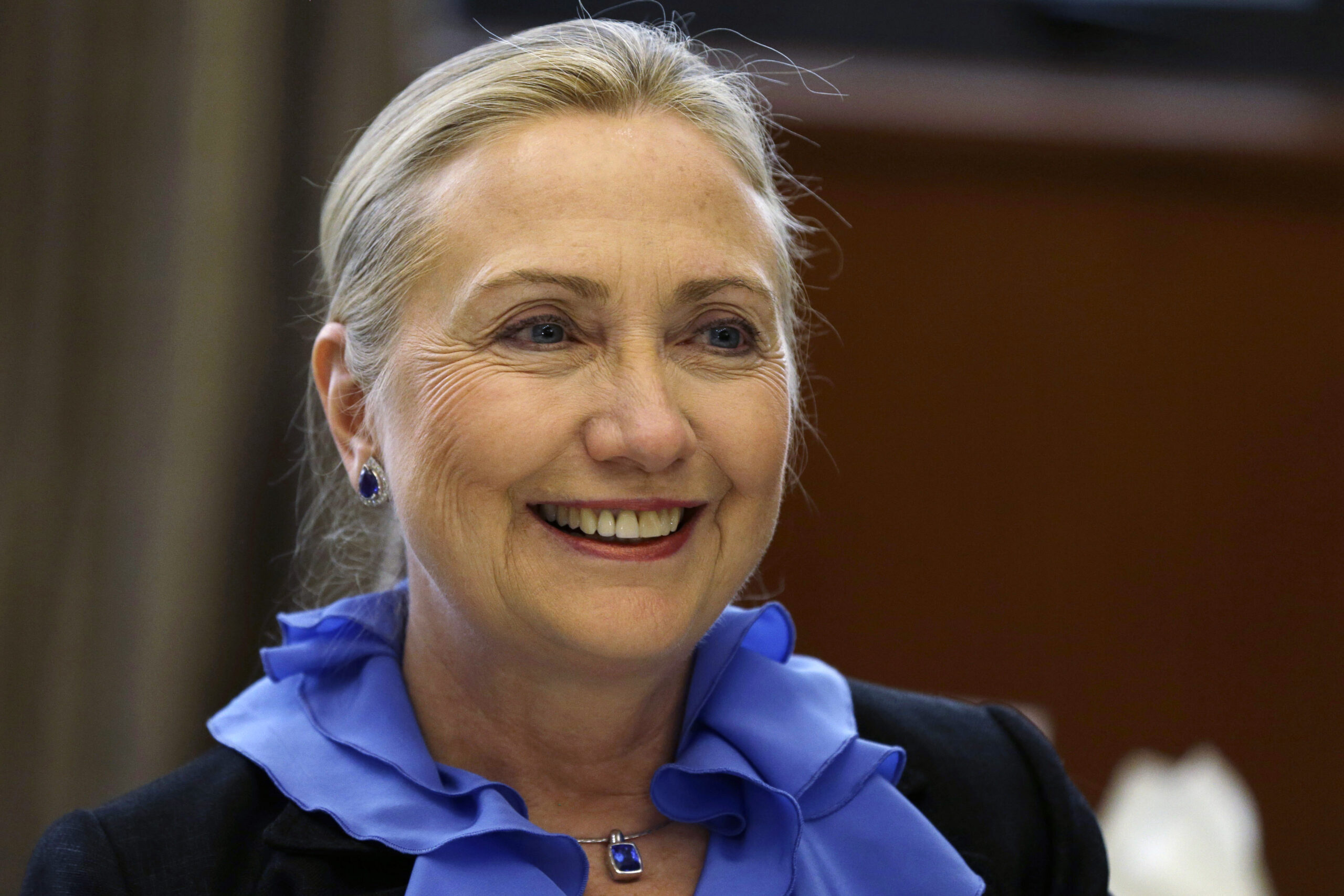 Secretary of State faints, sustains concussion