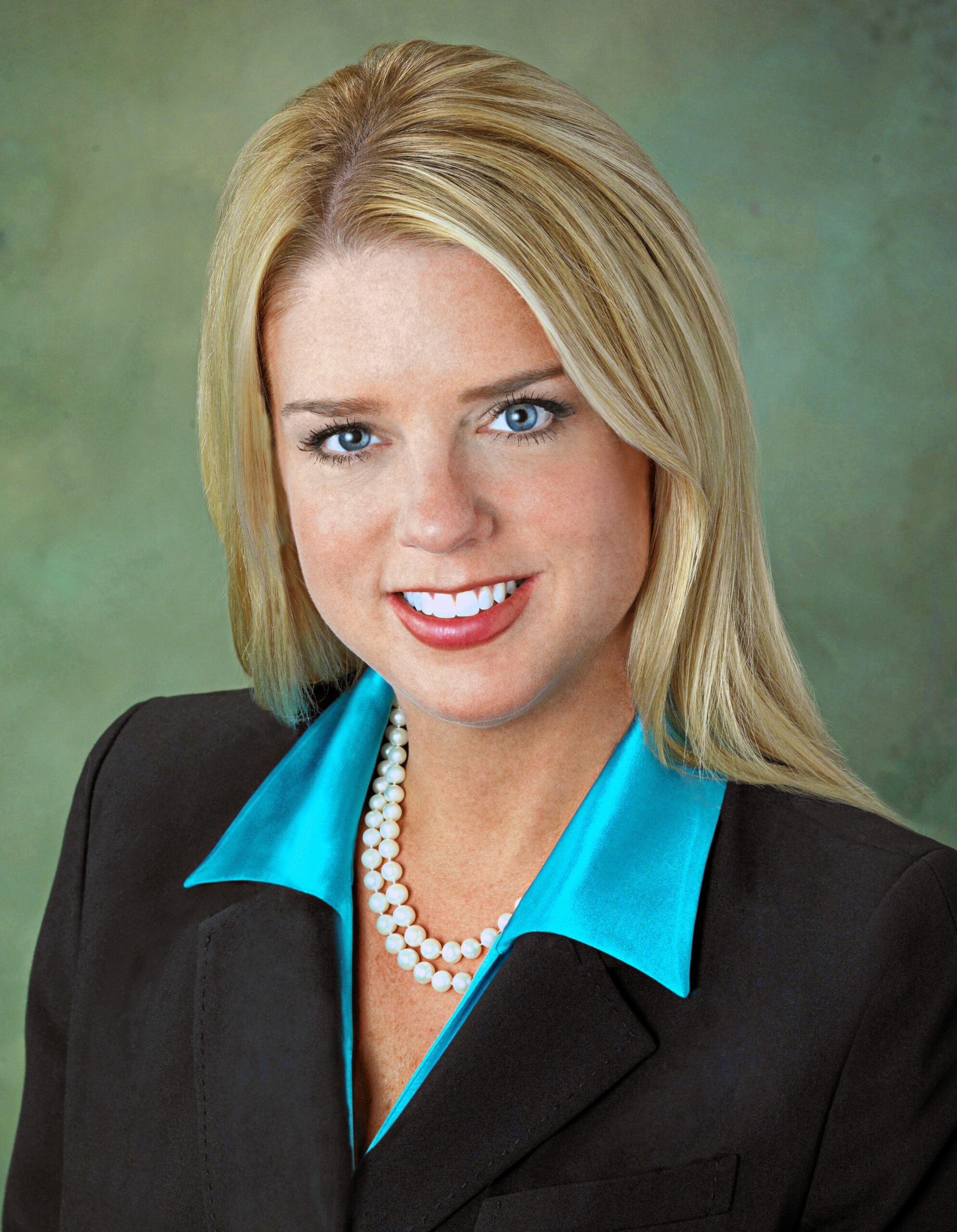 Florida AG Who Did Not Prosecute Trump U Endorses Trump