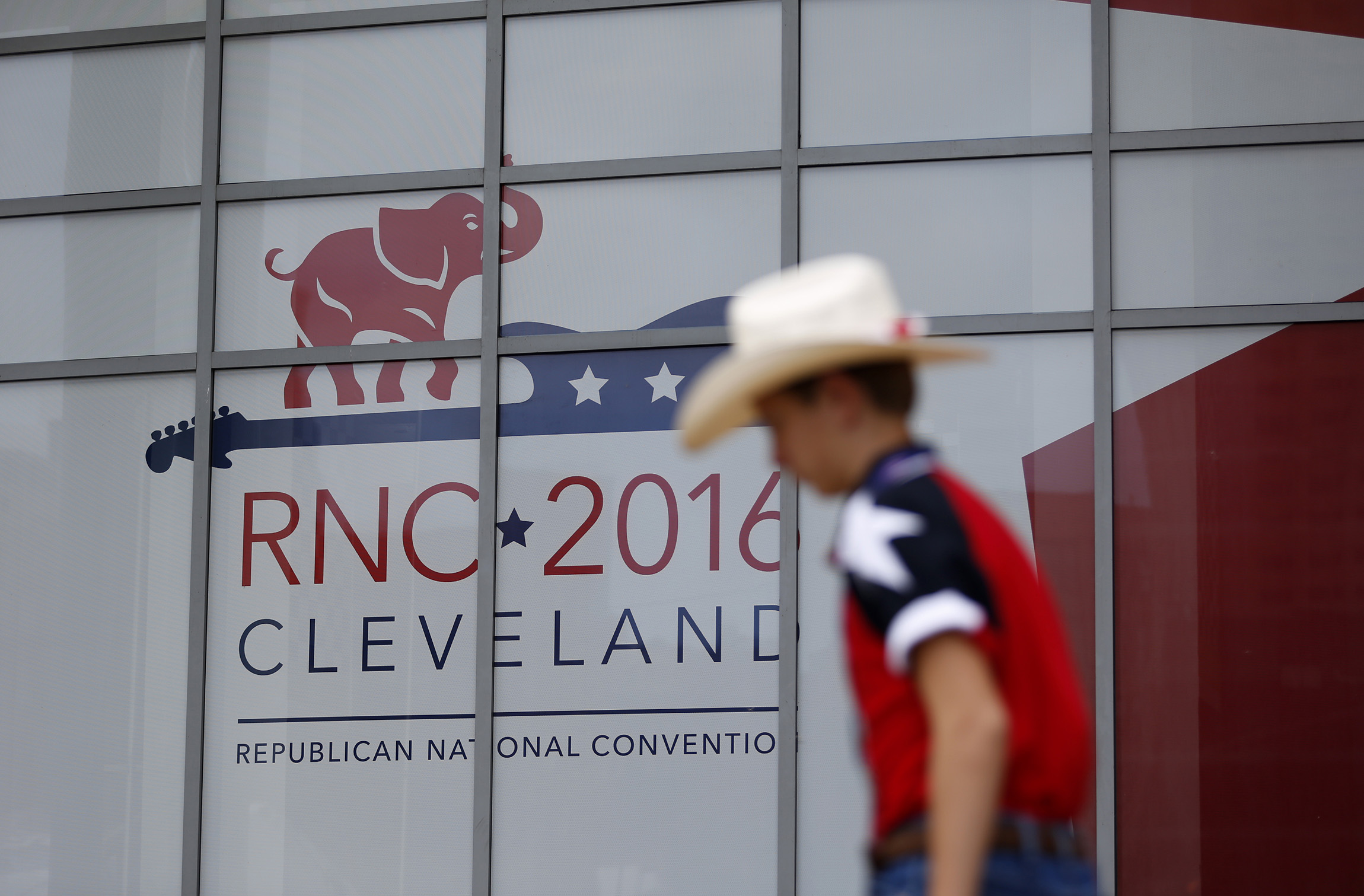 After Obama, GOP platform moves right on labor issues