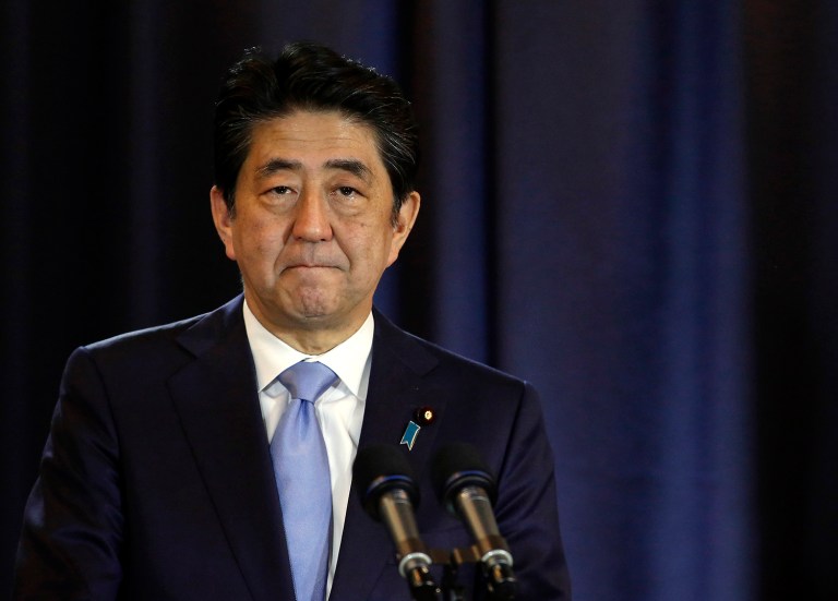 Japanese Prime Minister Shinzo Abe will visit Pearl Harbor before the end of the year in order to 