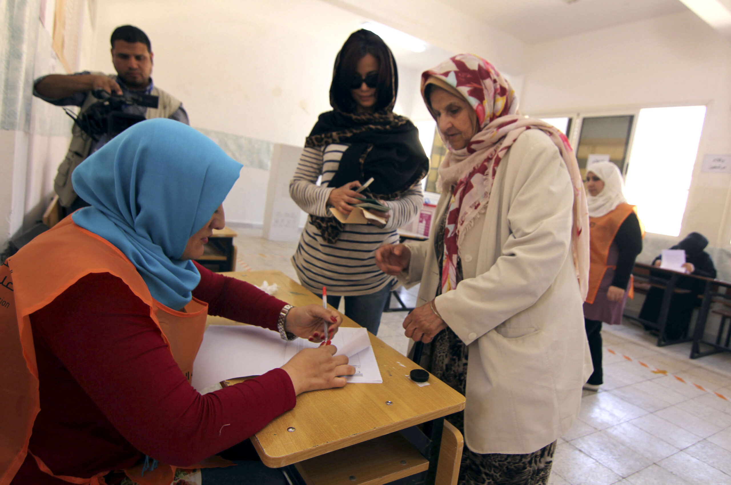 Amid turmoil, Libya holds parliament elections