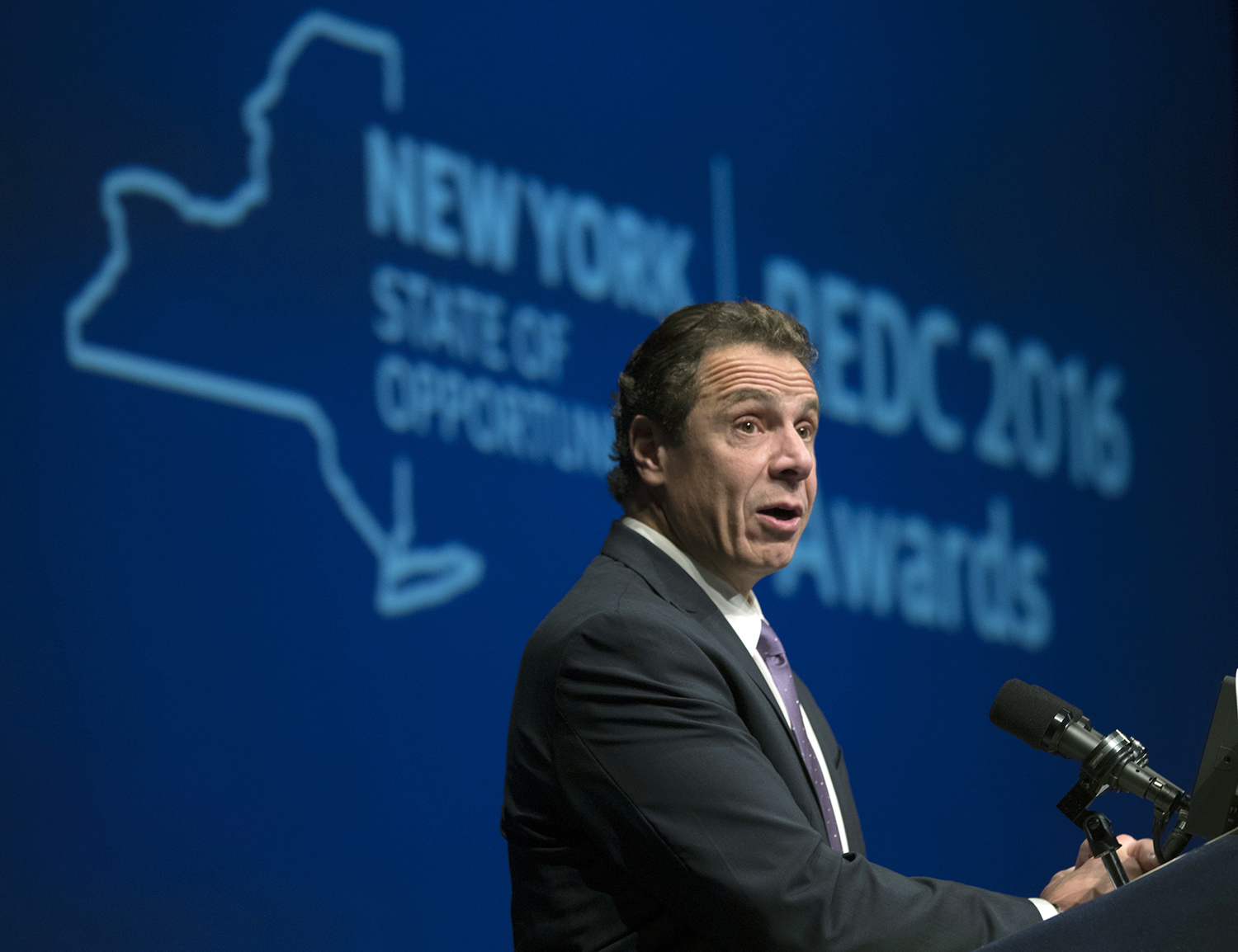 NY governor: Feds have a ‘competency issue’ with infrastructure