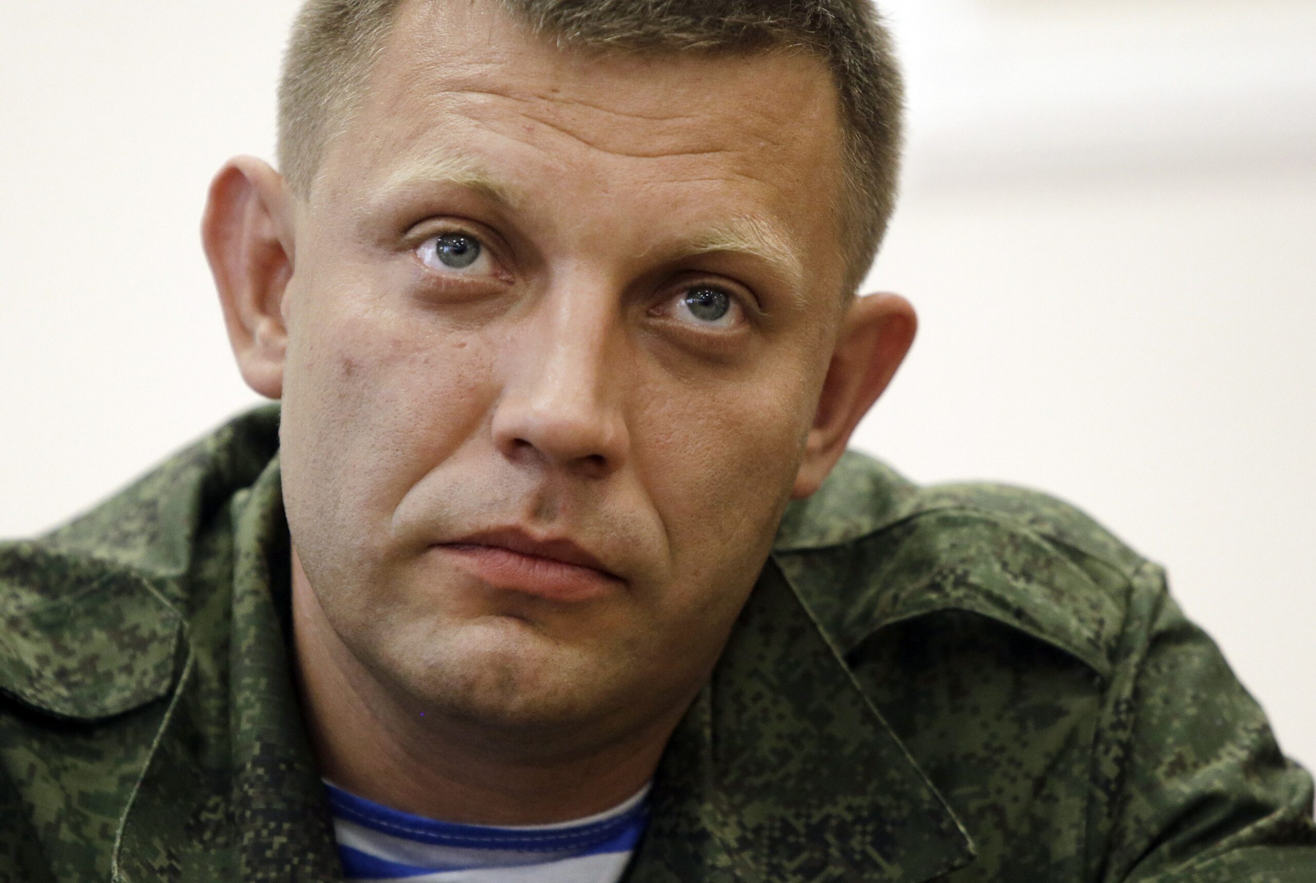 New Ukrainian rebel leader gives Moscow distance