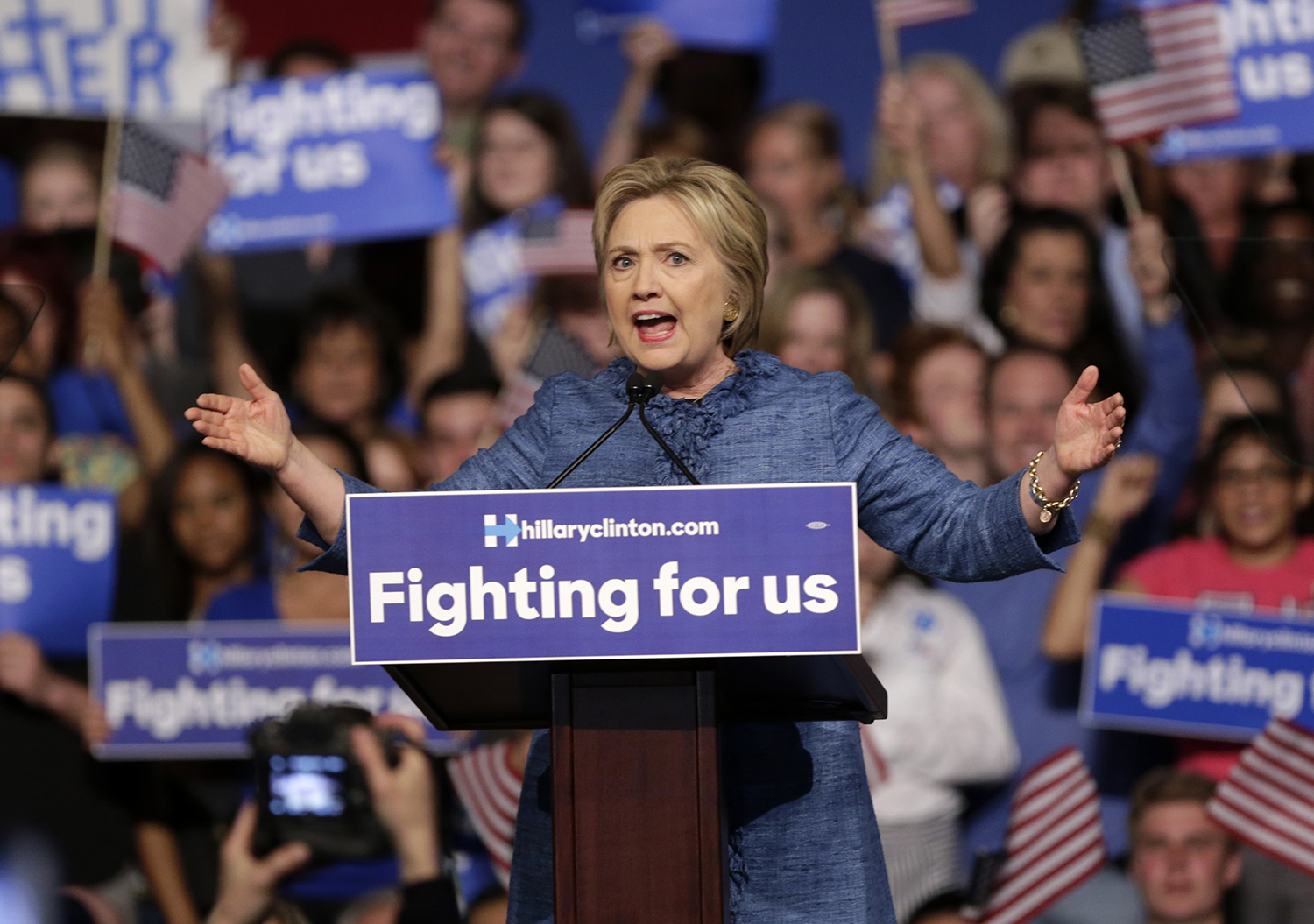 Clinton’s new battle cry: Trump’s ‘not stupid’