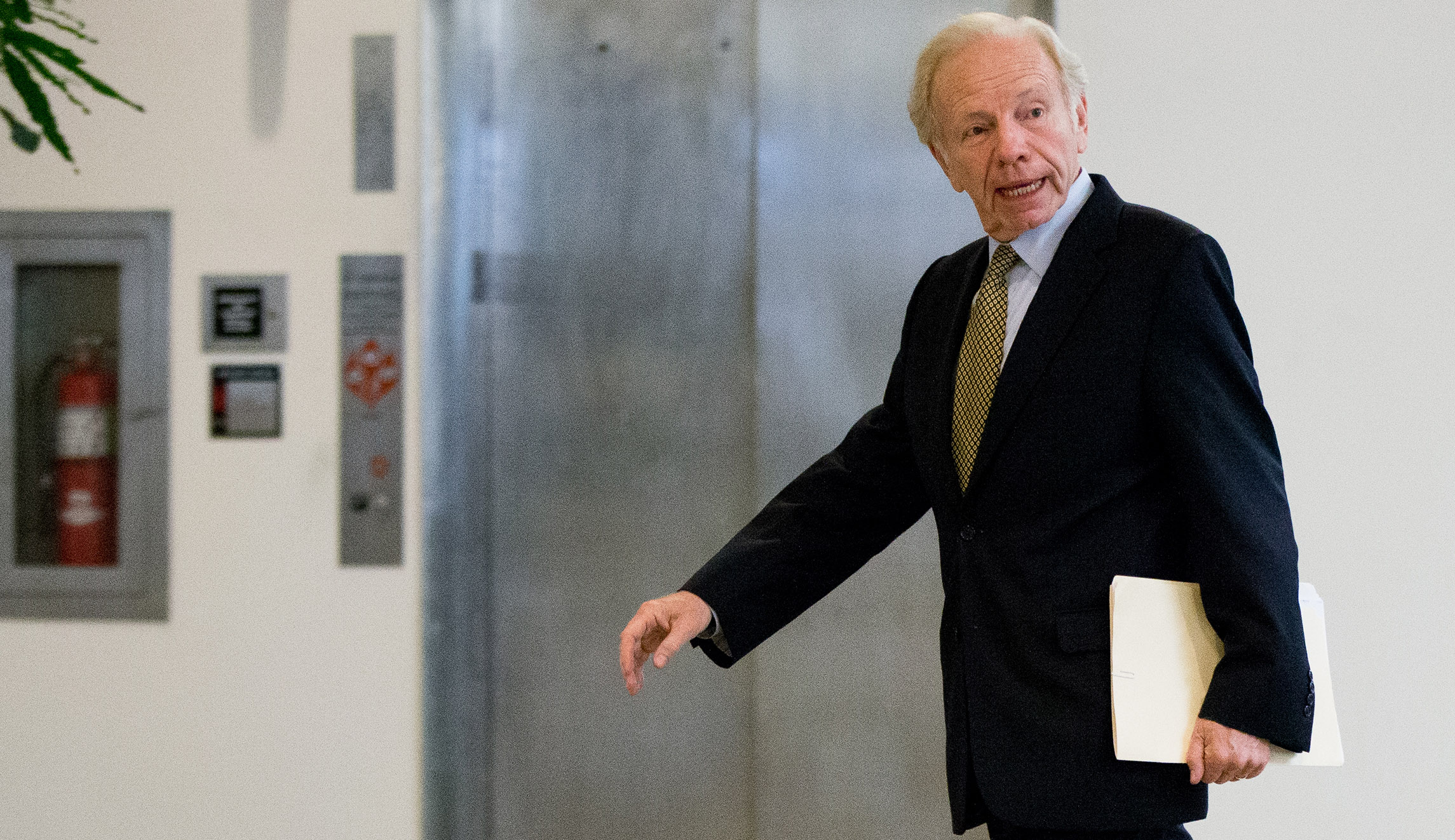 Joe Lieberman withdraws from FBI director search: Report