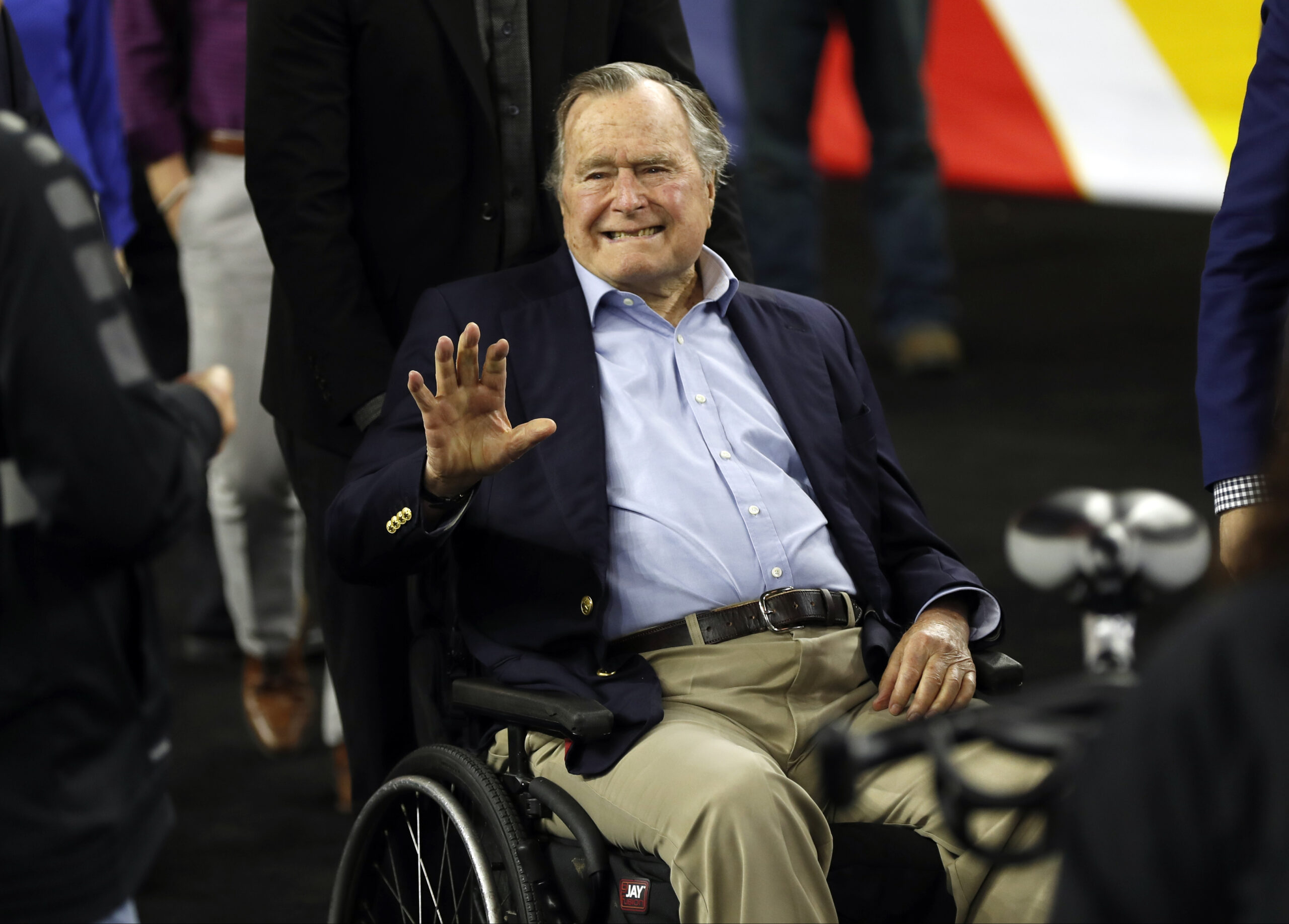 Trump rolls out Bush coalition after 41st president’s alleged Clinton support
