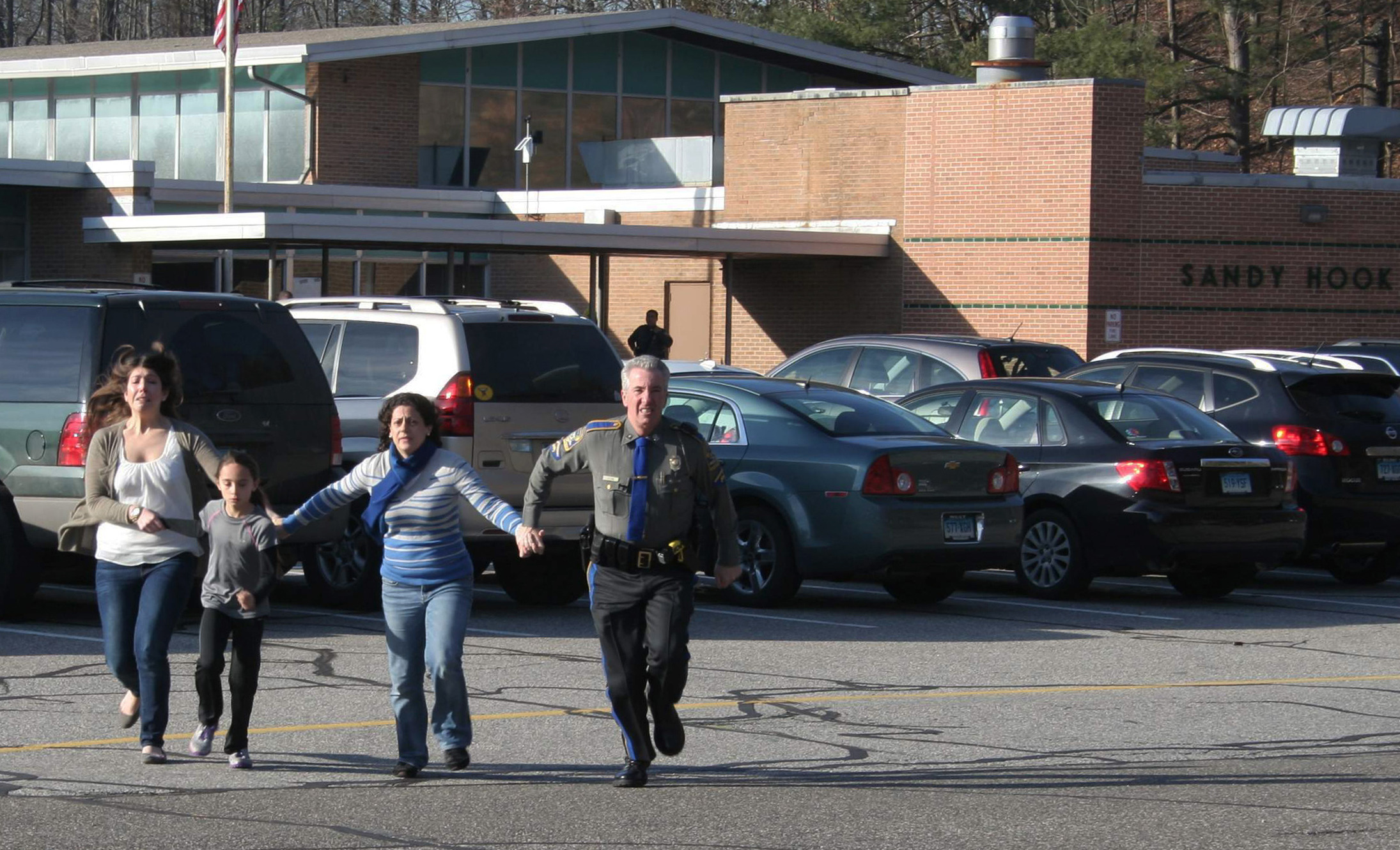 Gunman kills 26 at Conn. school, commits suicide