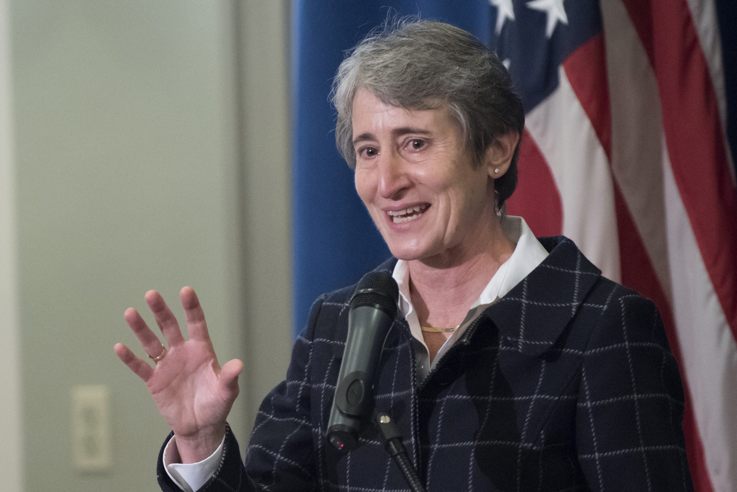 Jewell faces fresh lashing over toxic mine spill