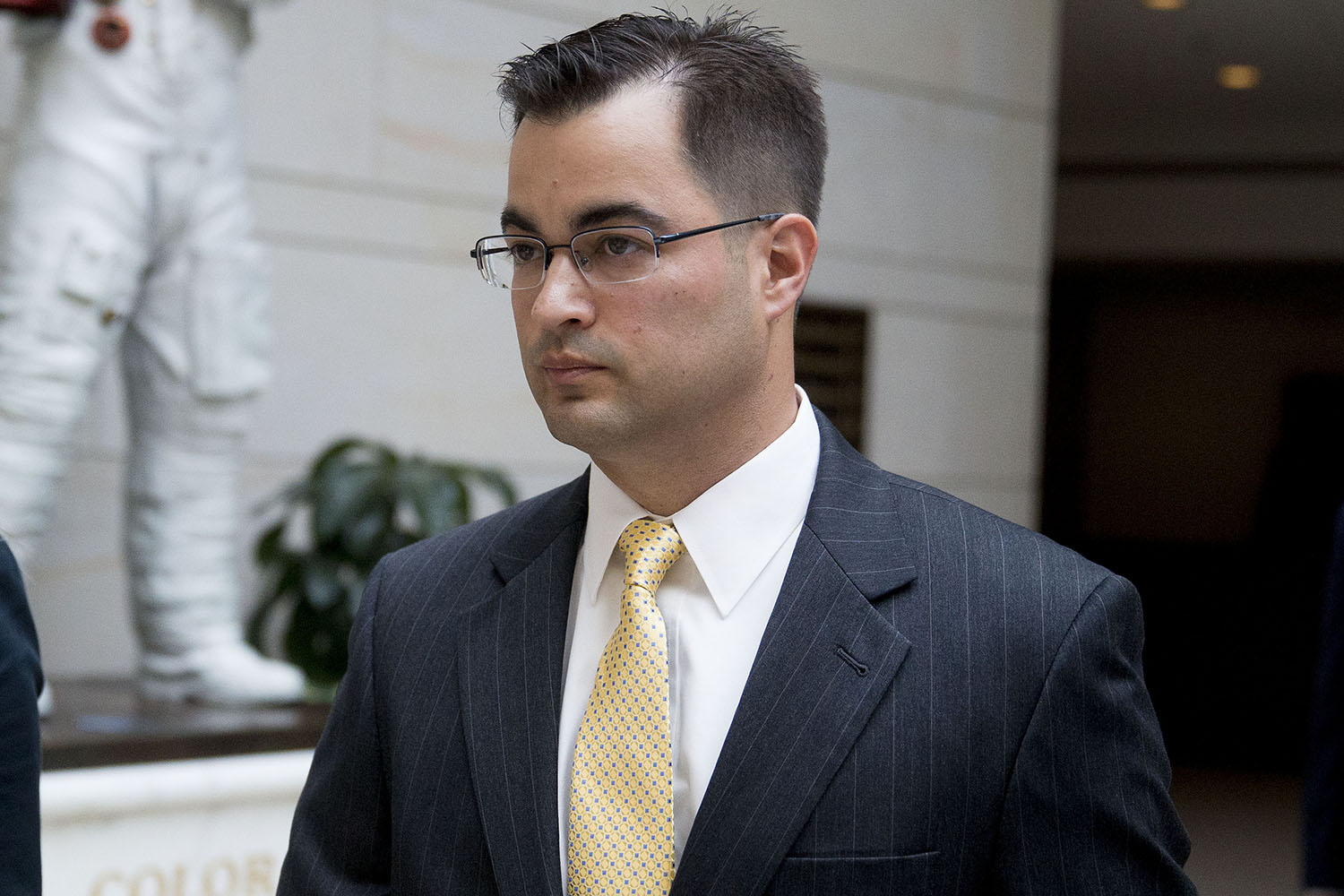Clinton IT aide testifies in email case