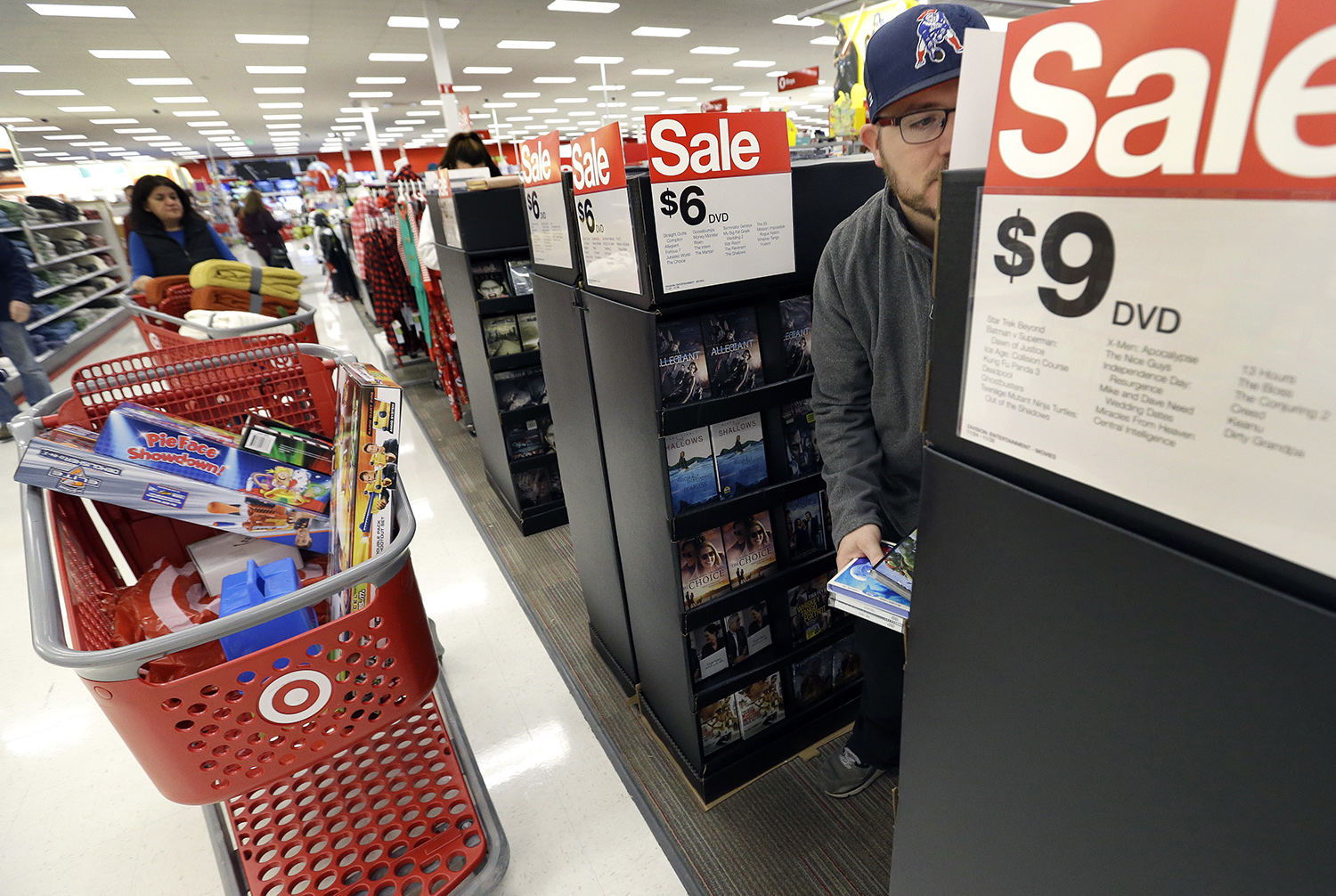 Third-quarter economic growth revised up to 3.2 percent