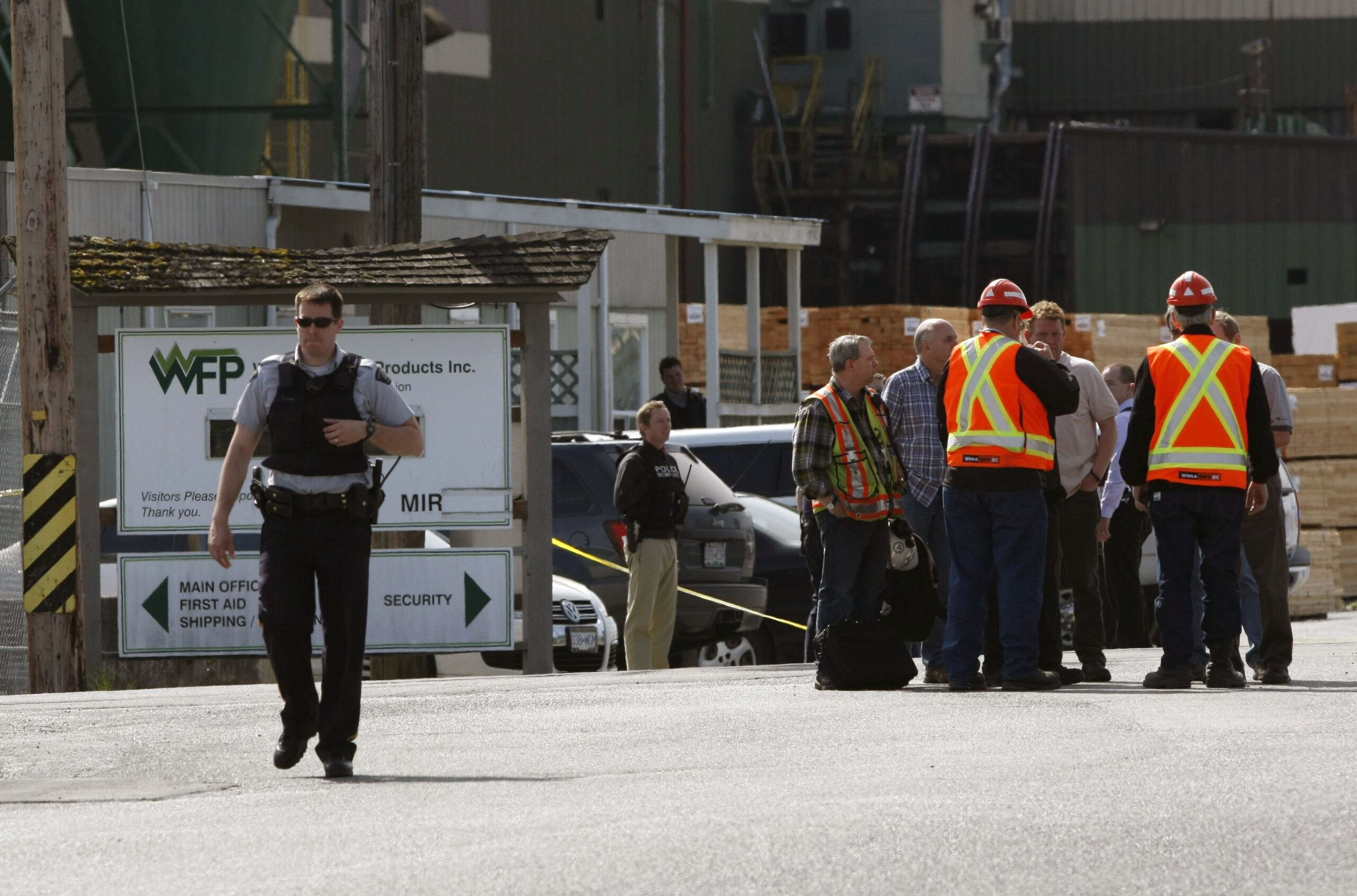 Canadian coroner: 2 shot dead at BC mill