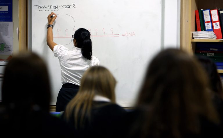 Pupils at Williamwood High School attend a biology class on February 5, 2010 in Glasgow, Scotland. (Photo by Jeff J Mitchell/Getty Images)