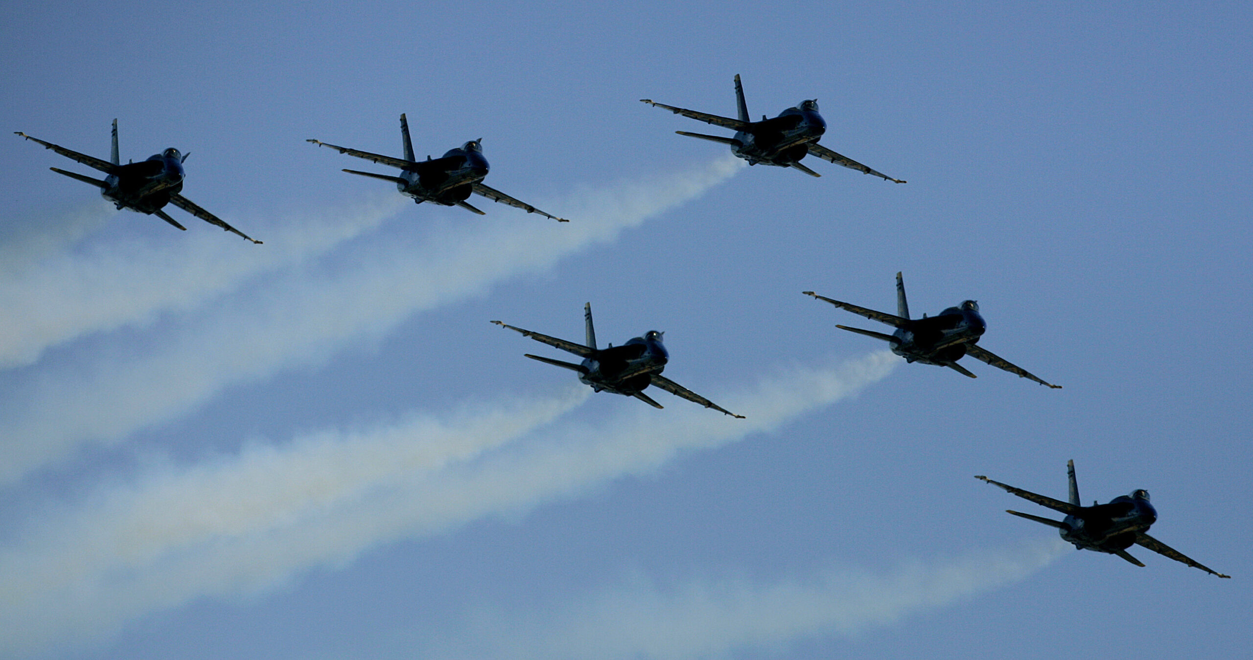 Budget cuts force military jets to drop air shows