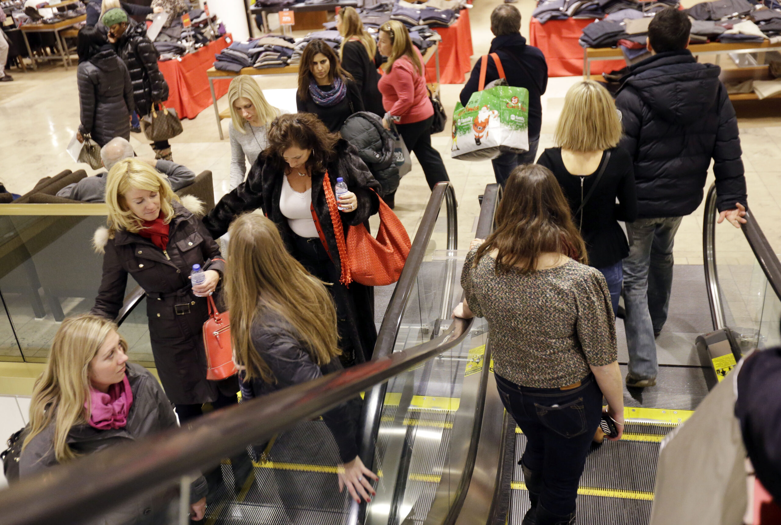 Consumer sentiment rebounds heading into 2014