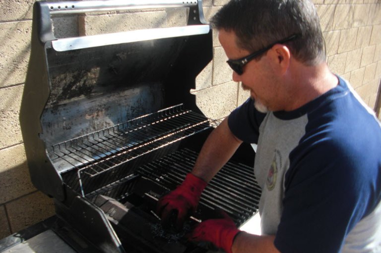 CDC warns of ingesting metal bristles from BBQ cleaning brushes