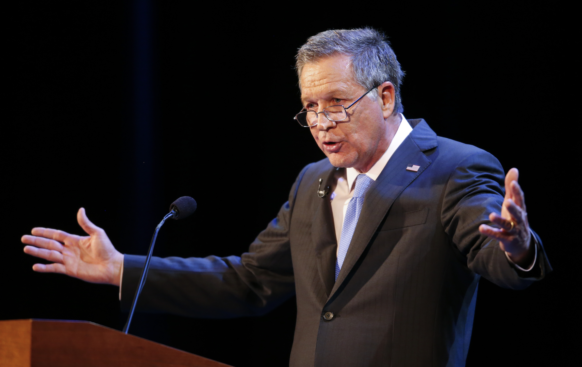 With Trump’s back against the wall, White House aide snipes at John Kasich