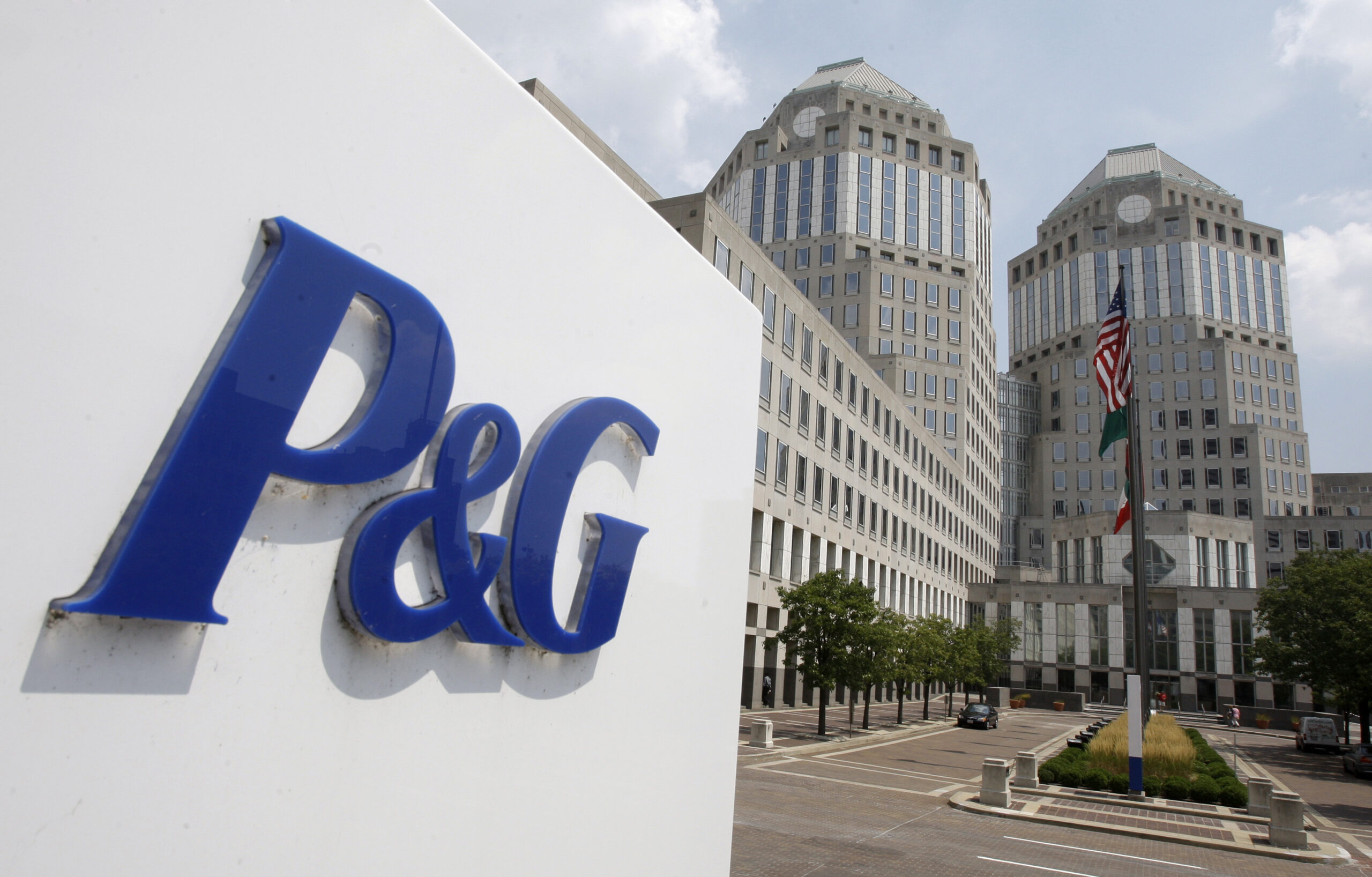 Procter & Gamble 3Q net income up on cost cuts