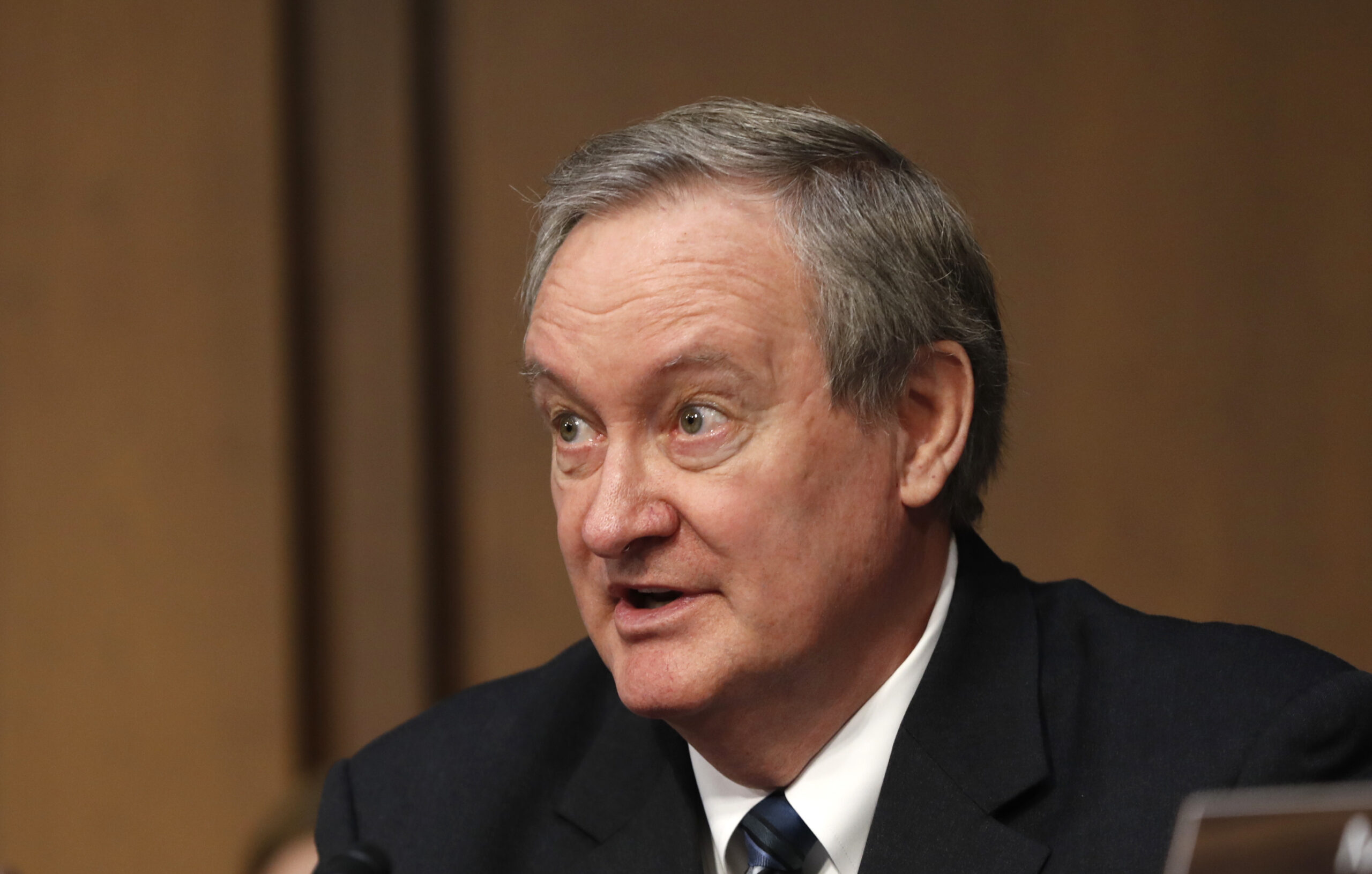 Senate banking head Crapo charts bipartisan course