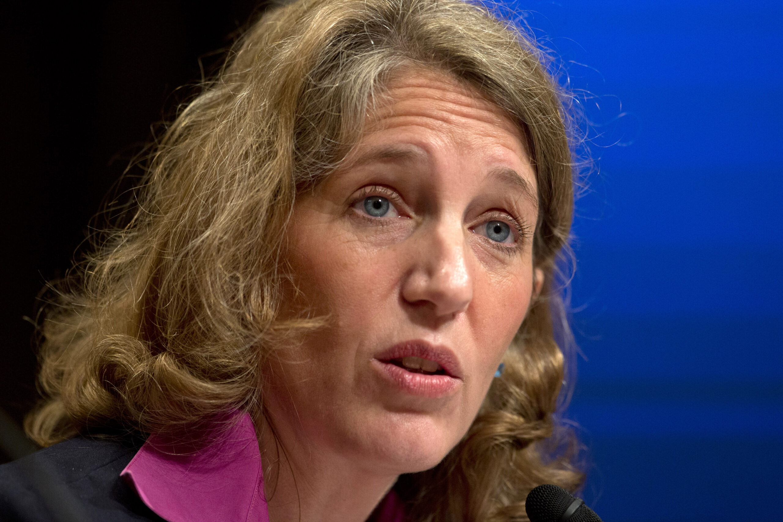 White House projects smaller deficit, slower growth