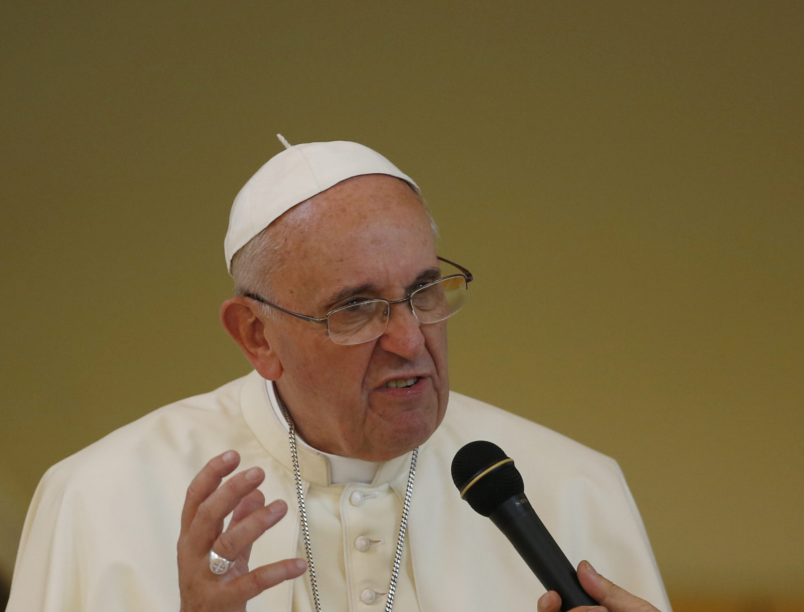Pope runs late, asks to skip prayers _ or else!