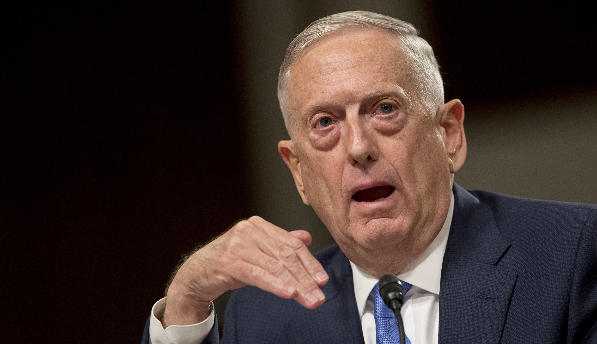 Jim Mattis encourages top military leaders to open up to the press