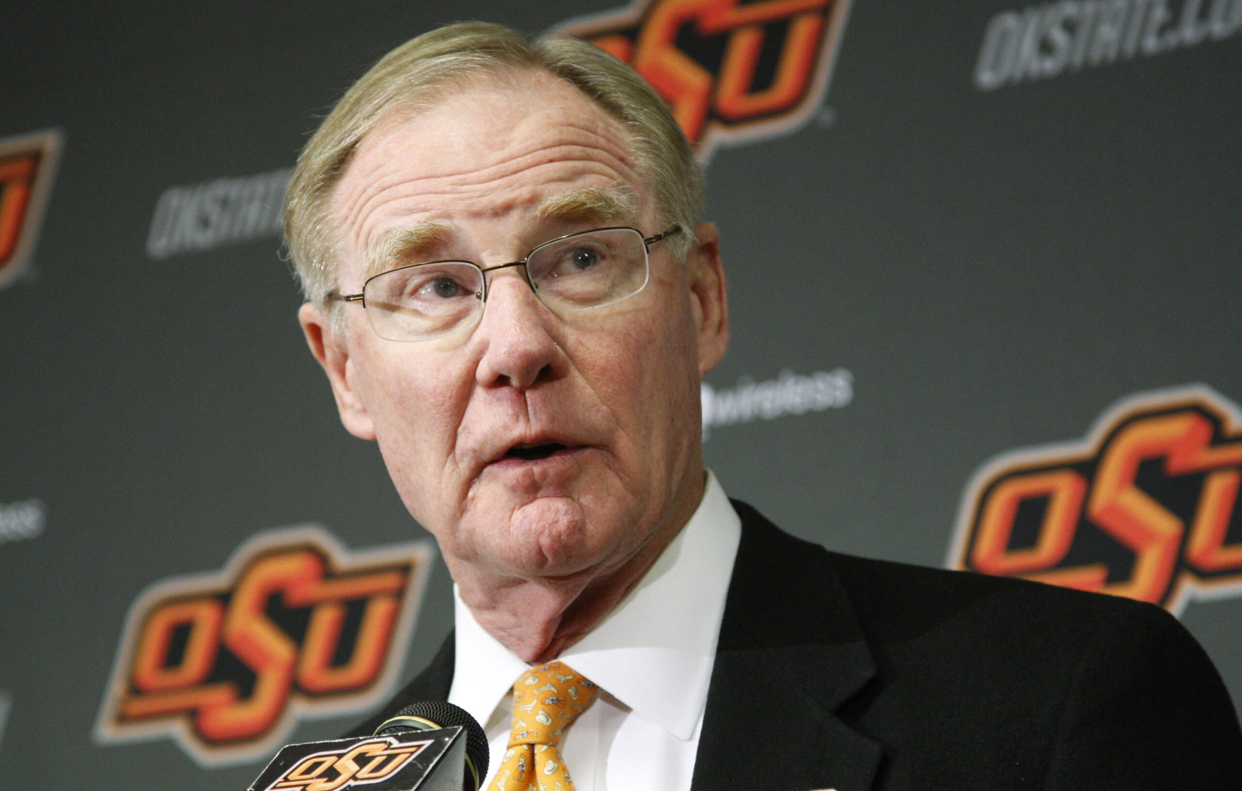 Chesapeake shareholders vent, rebuke board