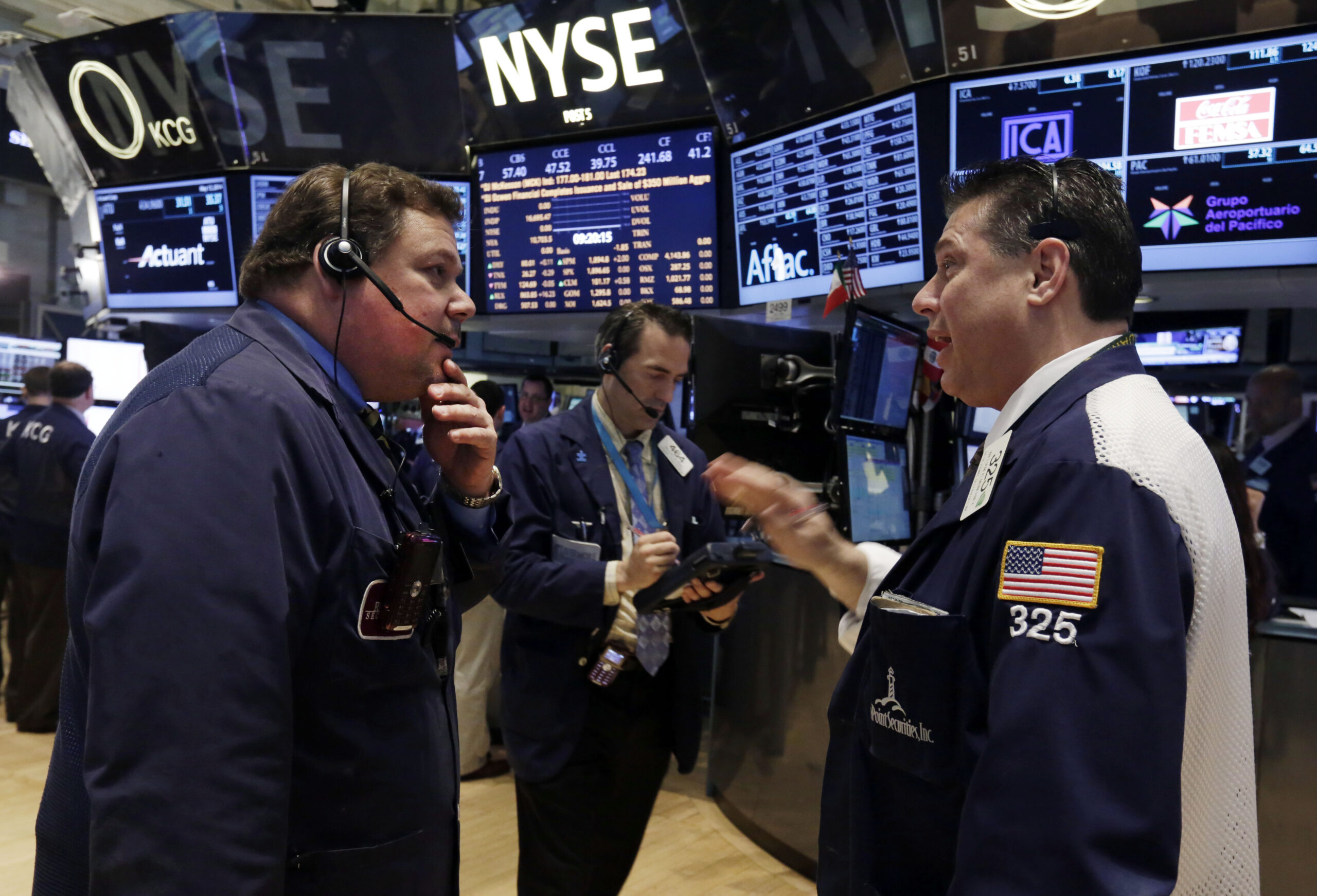 S&P 500 flirts with 1,900, but falls short