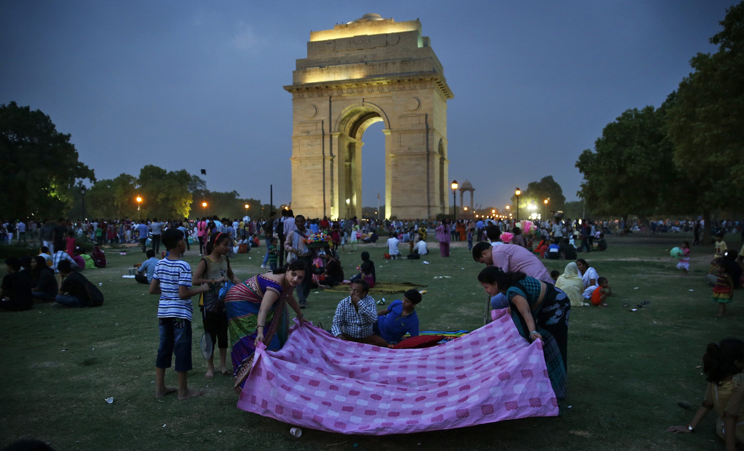 AP PHOTOS: Finding summer solace in New Delhi park