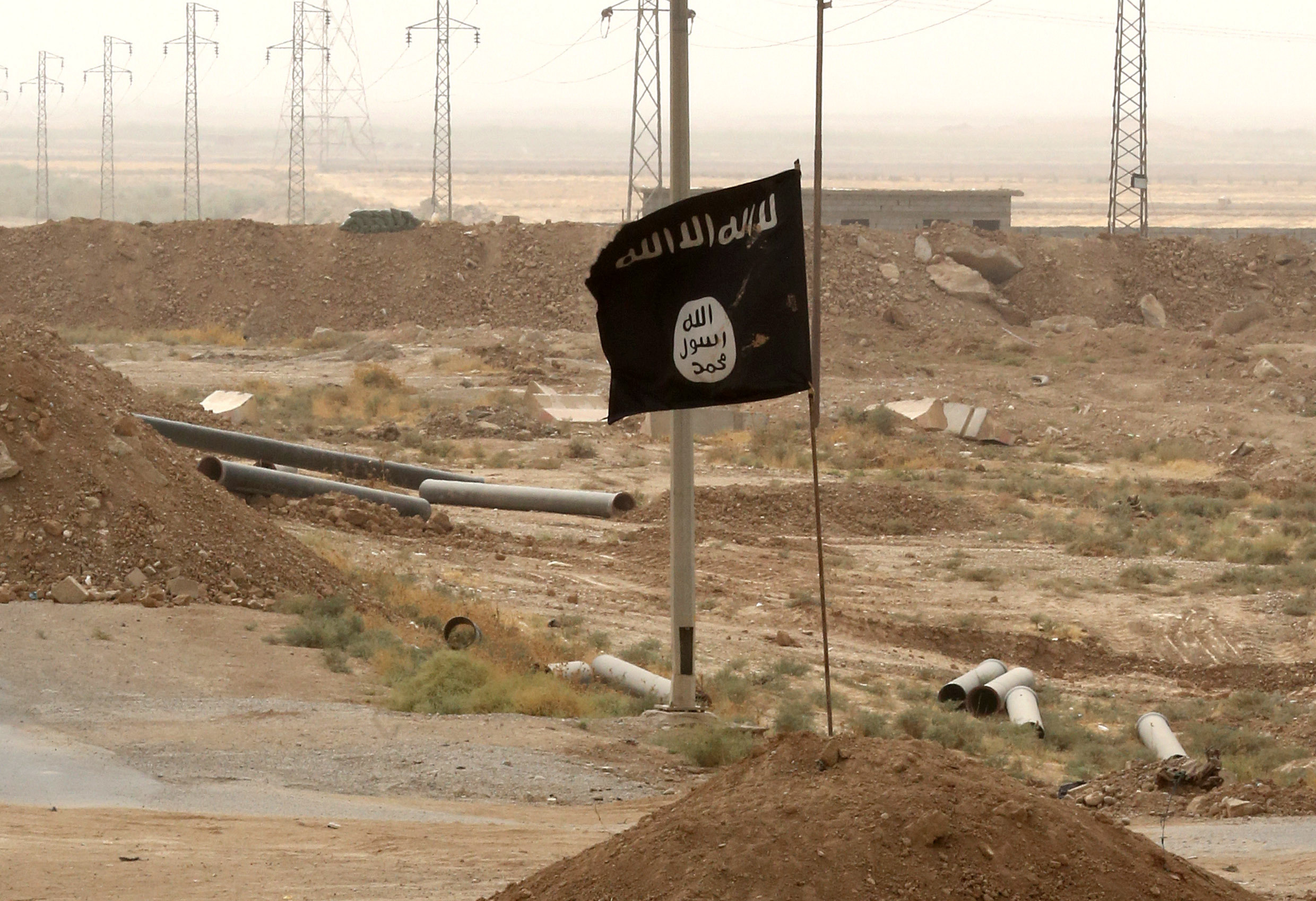 Mississippi woman, fiance plead guilty to supporting Islamic State