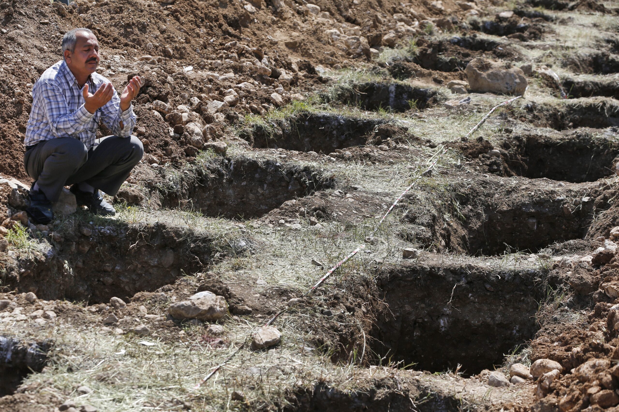 Grief and rage as Turkey buries mine disaster dead