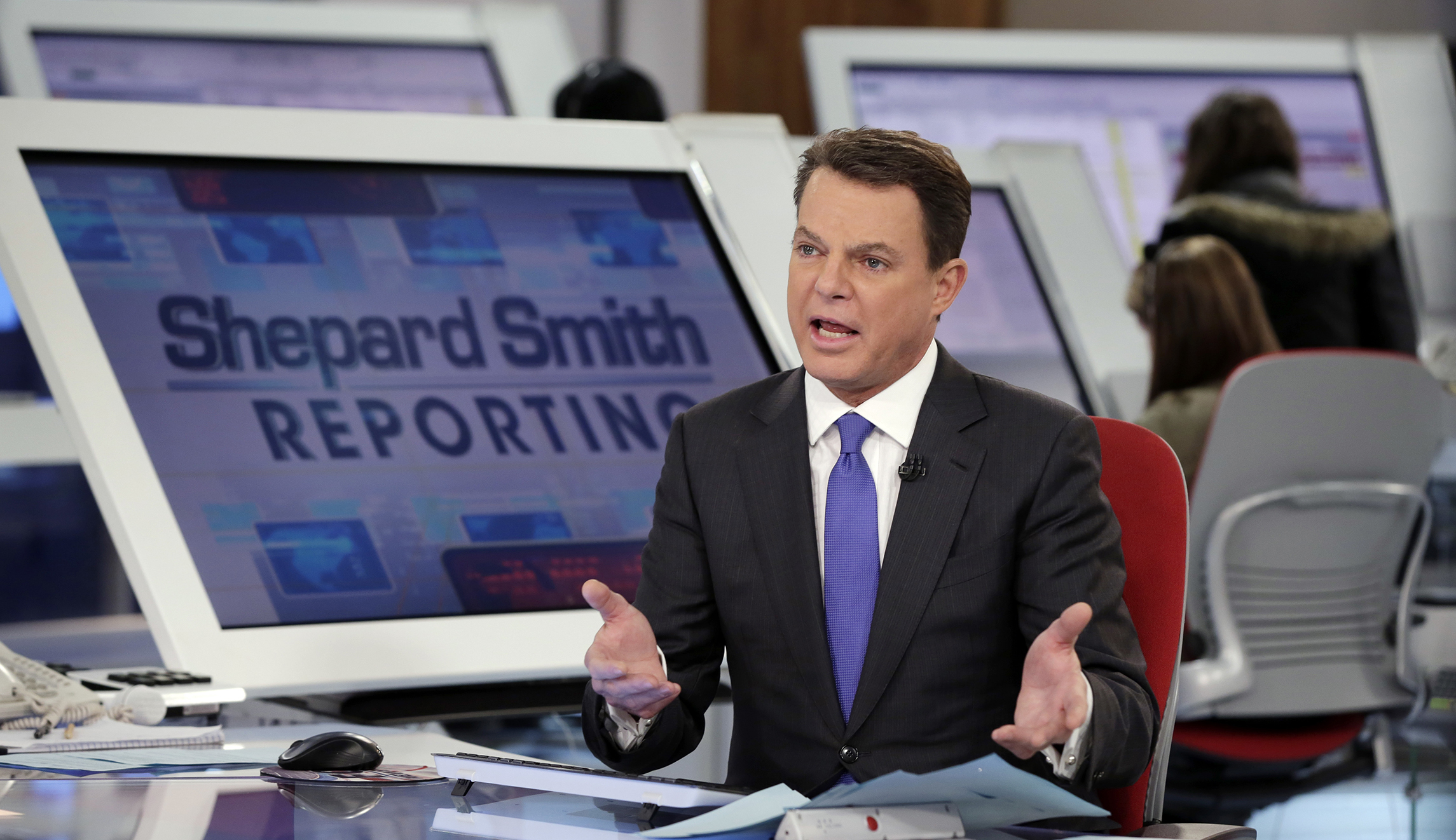 Fox News host Shepard Smith name-drops Roger Ailes during sexual misconduct discussion