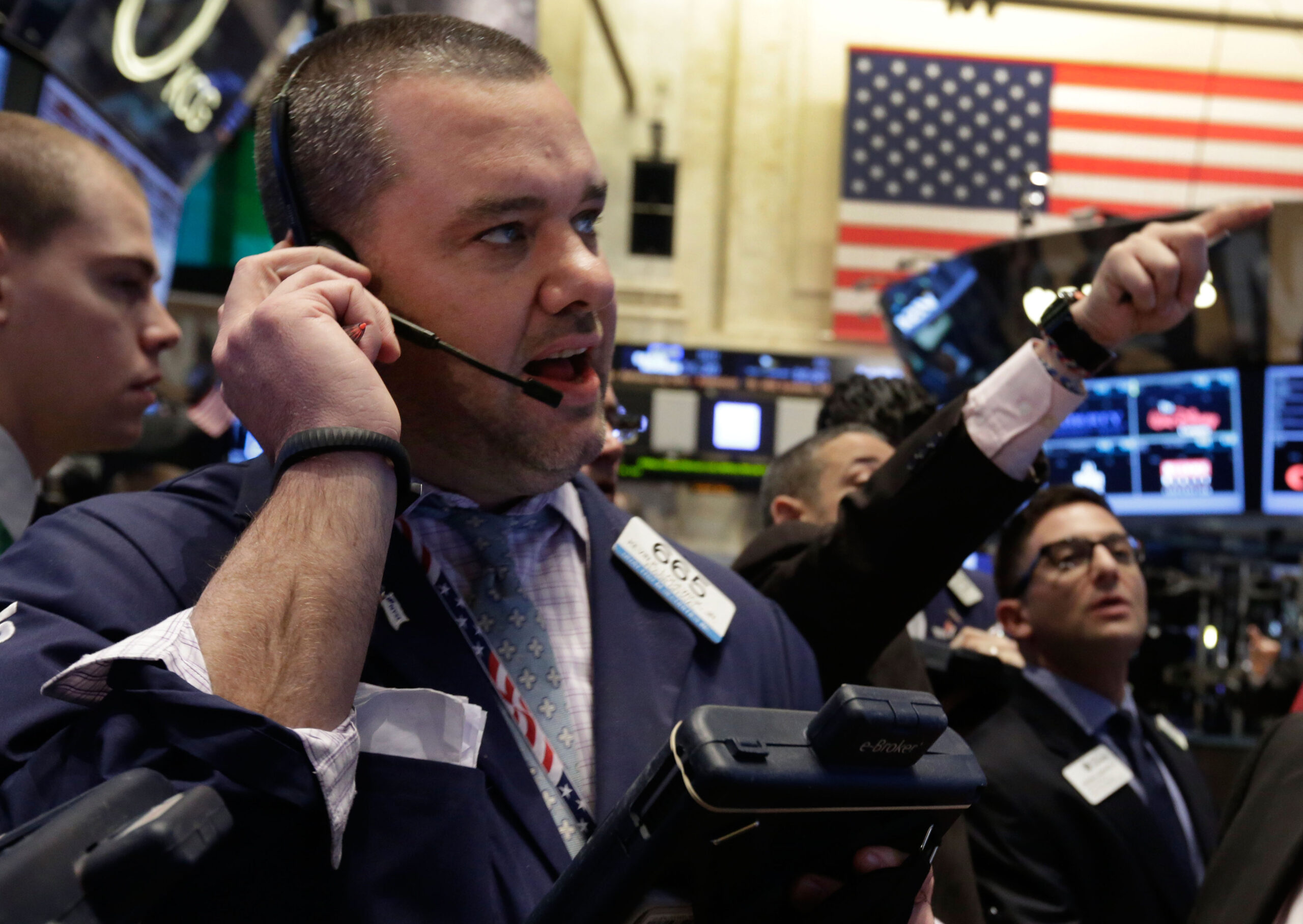 Bargain-hunting drives slight gains for US stocks