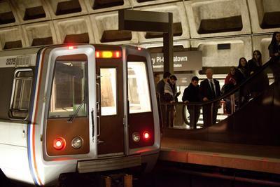 Metro riders at the Gallery Place-Chinatown station (Examiner file photo)