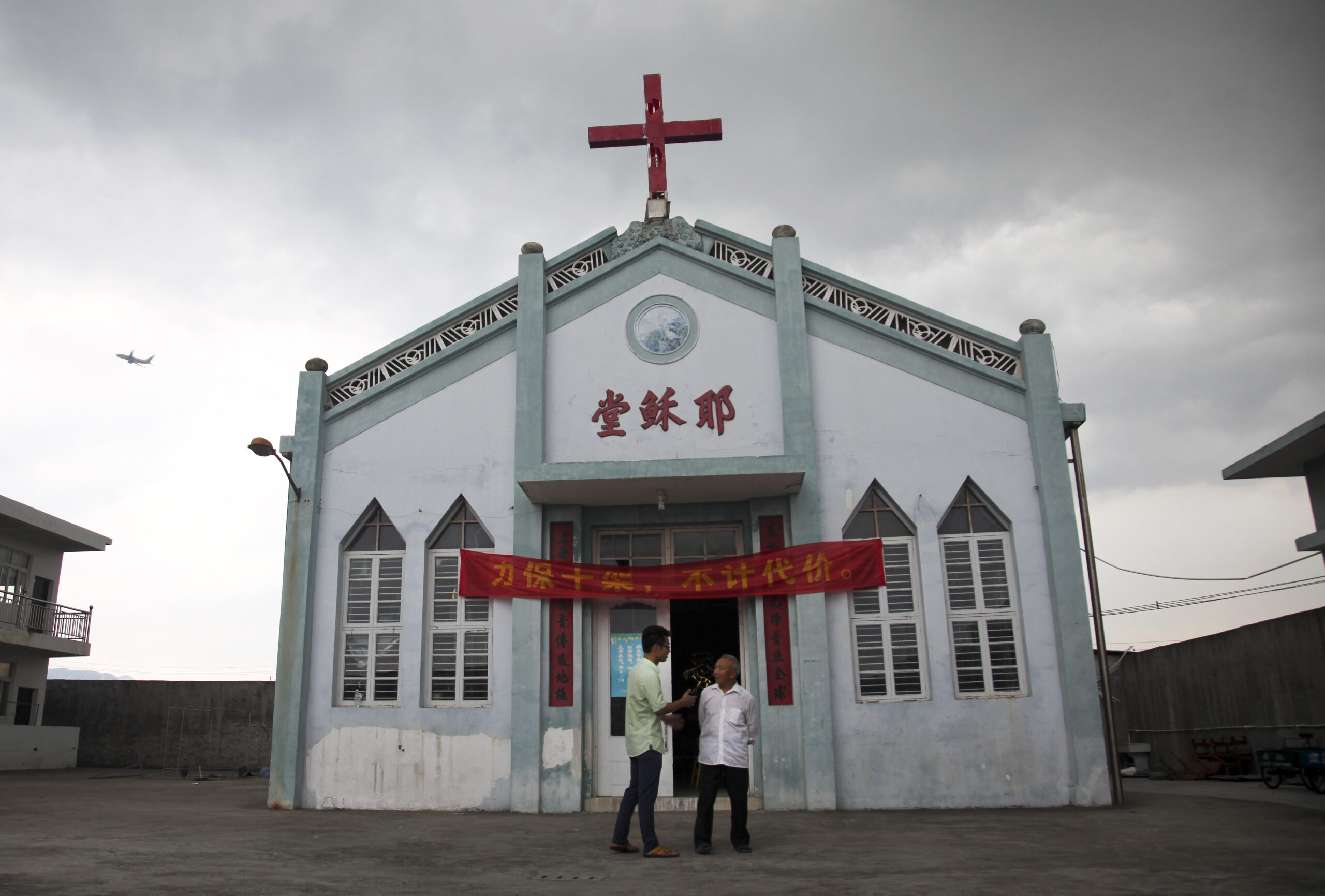 Toppled crosses in China spur defiance