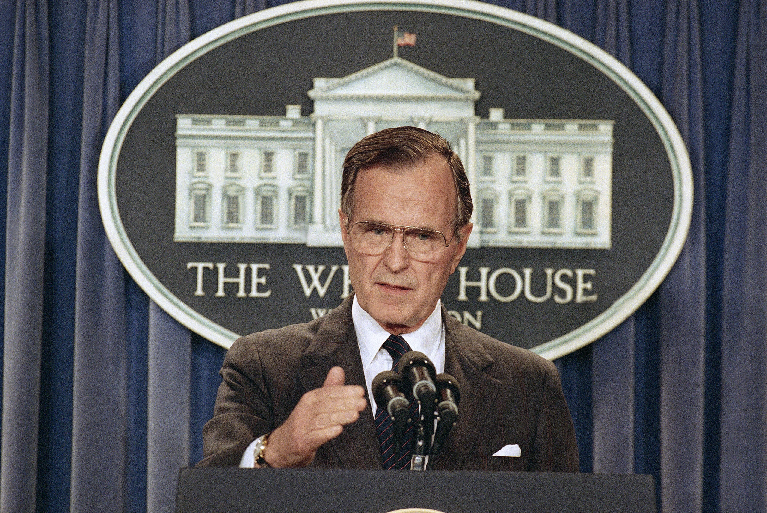 George H.W. Bush staying in hospital on Christmas as ‘precaution’