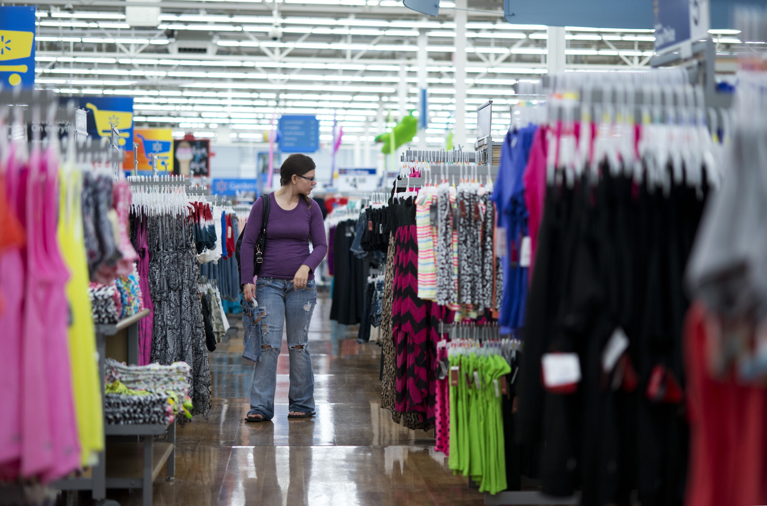 US retail sales fell in September on autos and gas