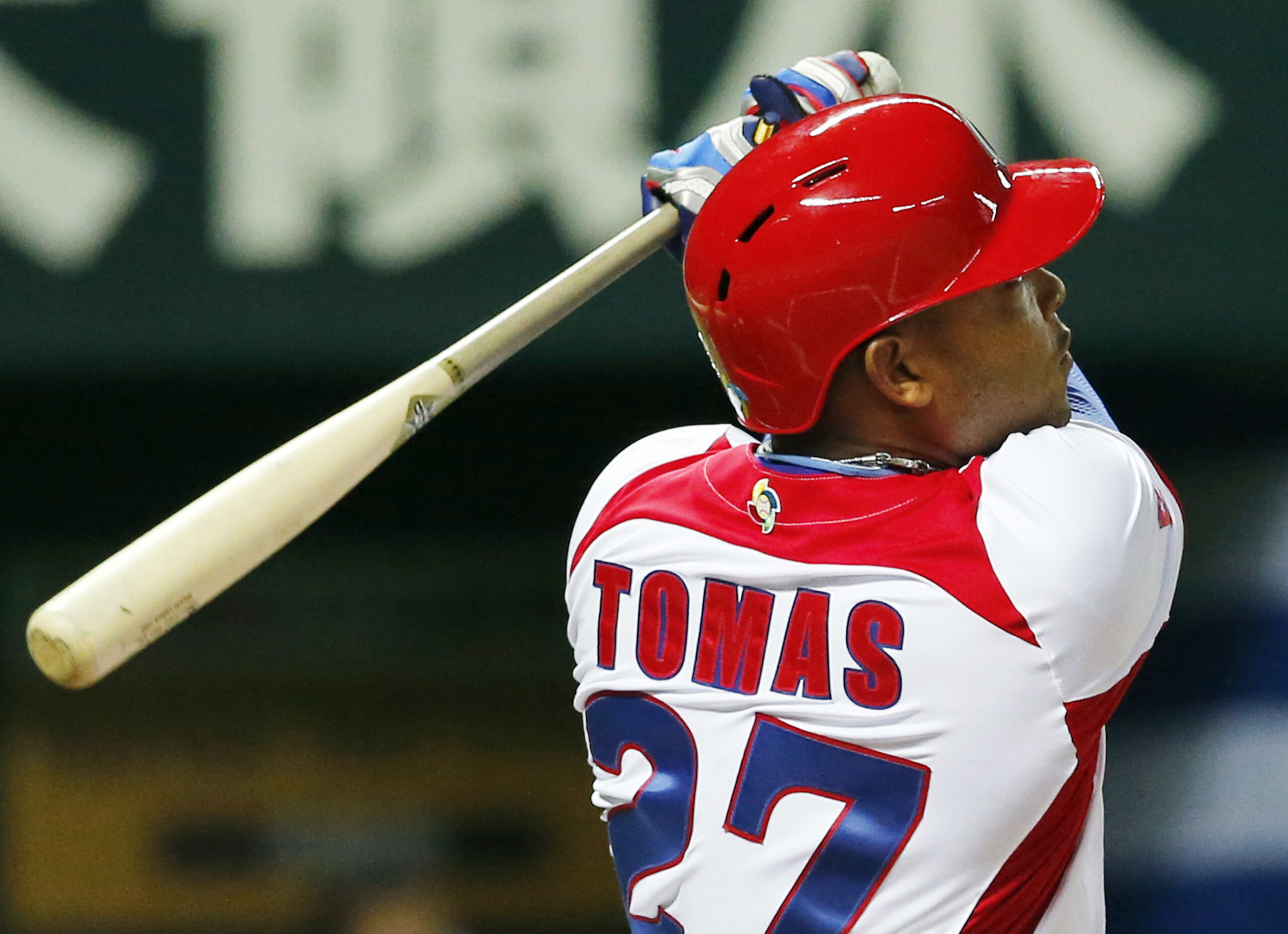 Cuban baseball player Yasmani Tomas defects