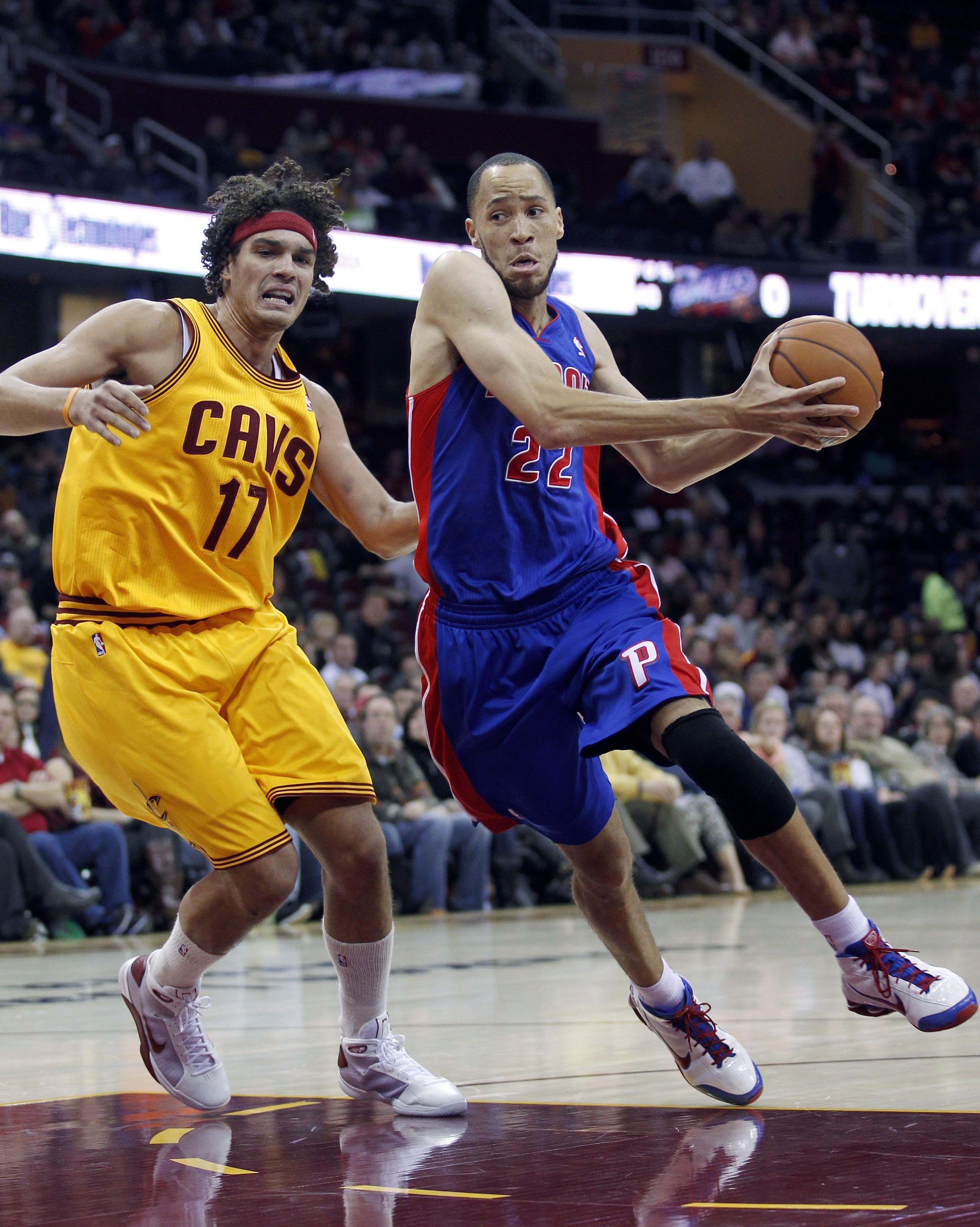 Knight scores 30; Pistons beat Cavs 104-97