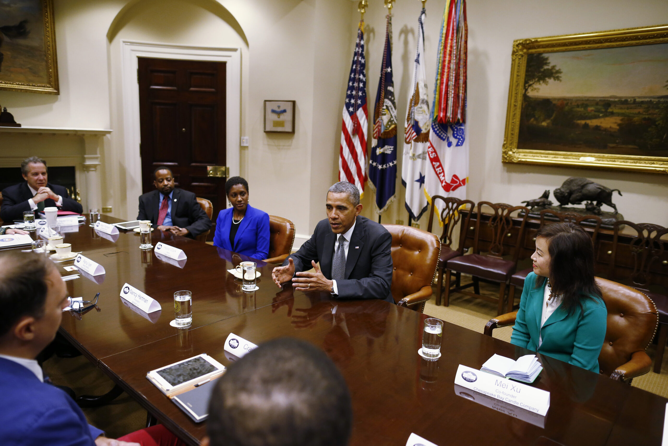 Obama talks with governors and business leaders