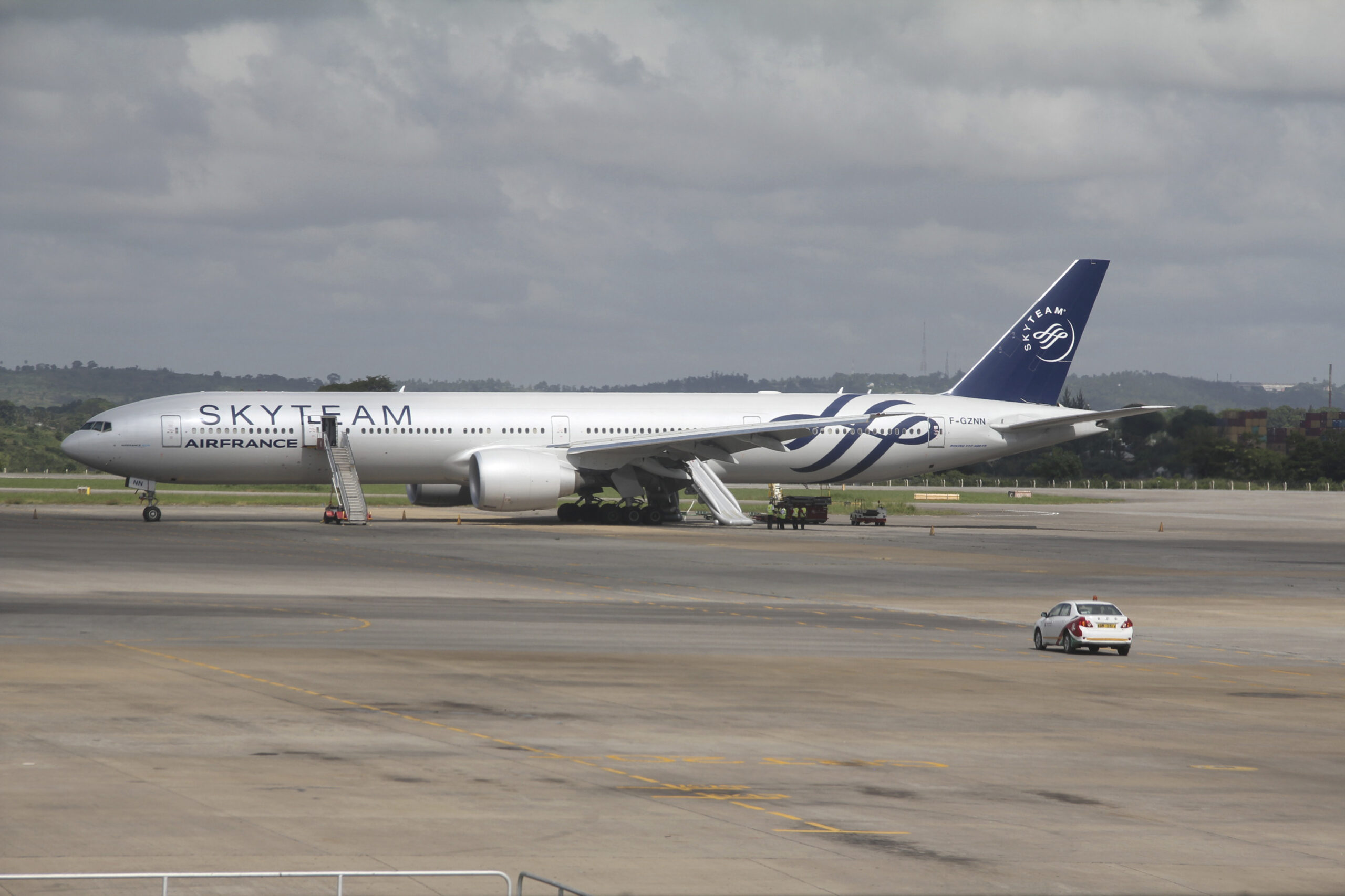Suspected bomb in bathroom forces landing of Air France flight in Kenya