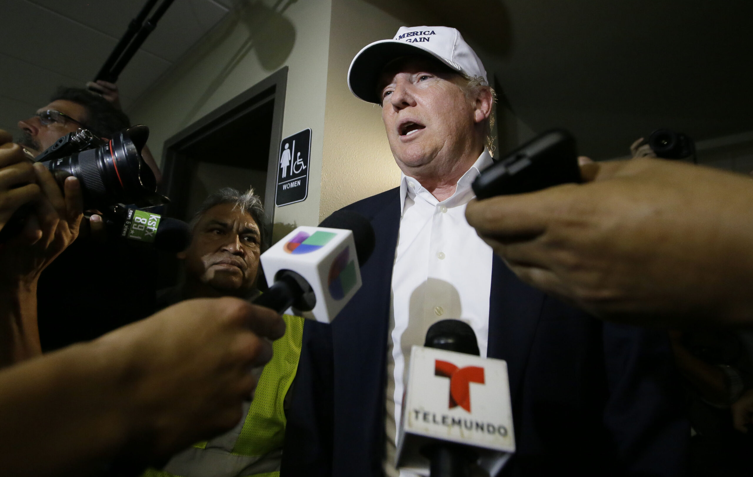 Poll: Latinos don’t ‘love’ Trump