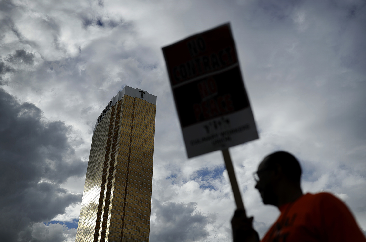 Labor board says Trump Hotel must recognize union