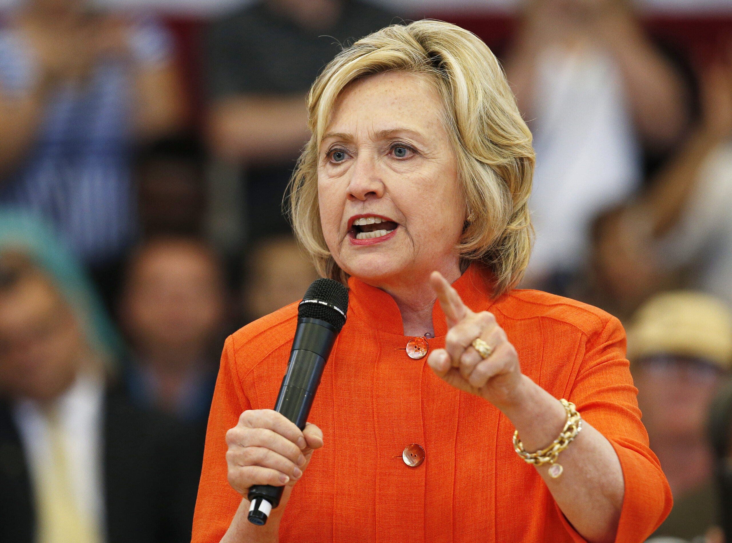 Report: FBI believes it can recover data off Clinton’s server