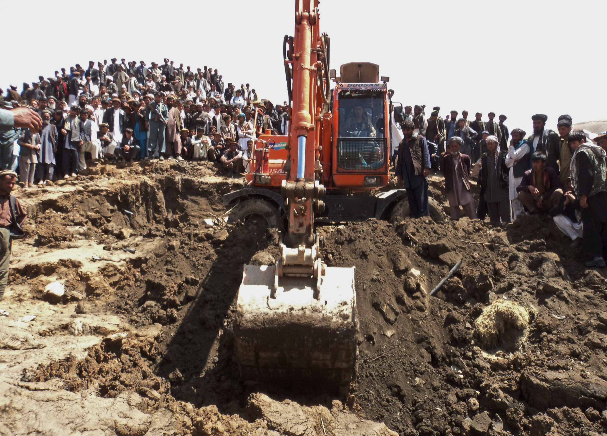 Rescuers struggle to help Afghans hit by landslide