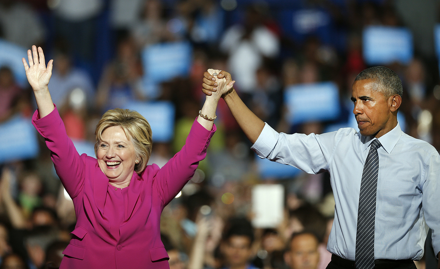 Obama asks 50,000 of his volunteers to aid Clinton