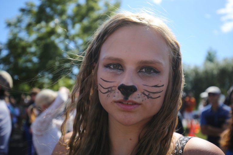 Protester condemns the alleged poaching of Cecil the lion, in the parking lot of hunter Dr. Walter Palmer's River Bluff Dental Clinic on July 29, 2015 in Bloomington, Minnesota. (Photo by Adam Bettcher/Getty Images)